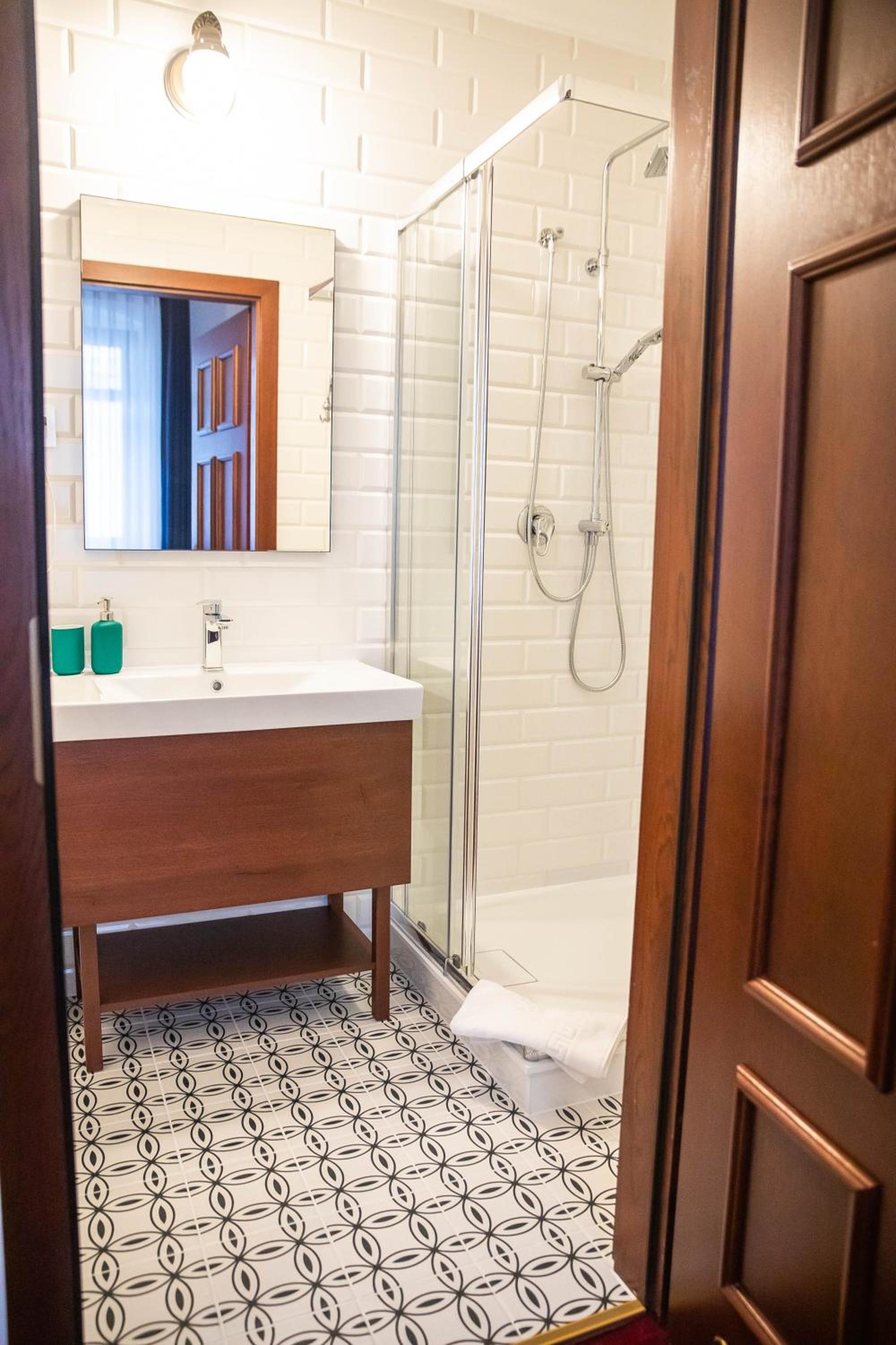 Double Room - Photo 16