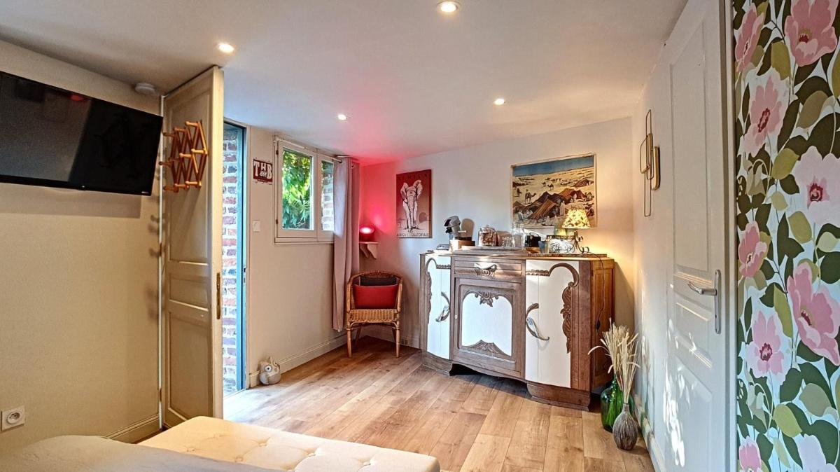 Double Room with Private Bathroom - Photo 42