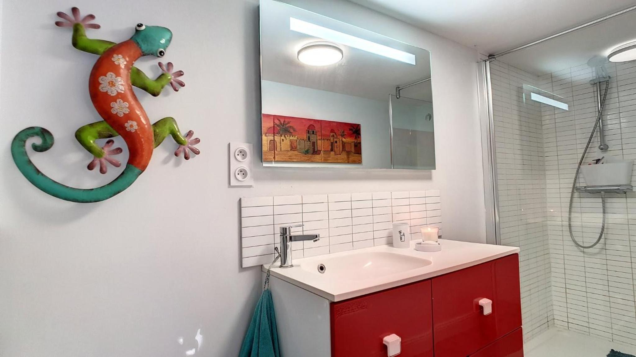 Double Room with Private Bathroom - Photo 21