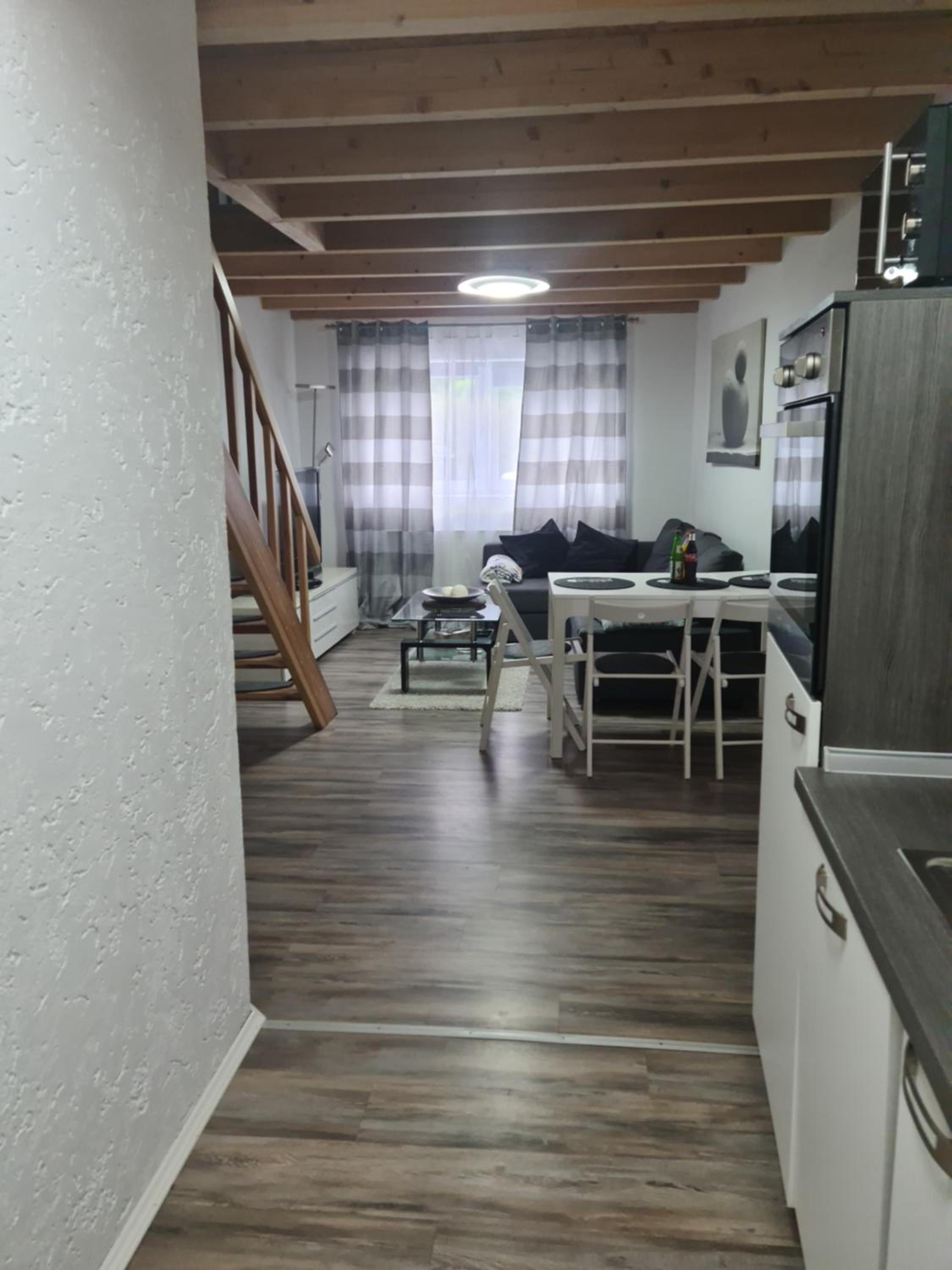 One-Bedroom Apartment photo 1