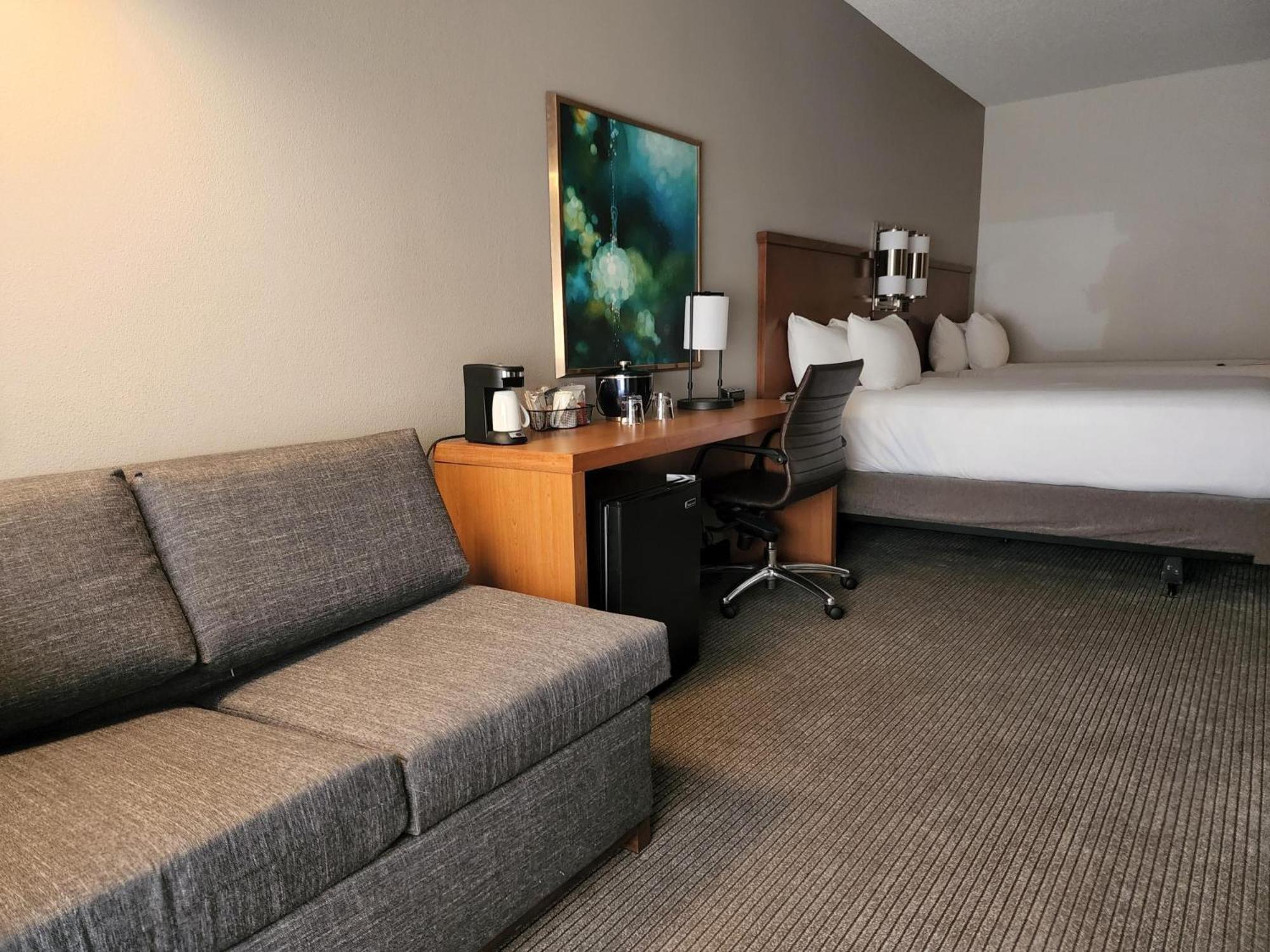 King Room with Sofa Bed and Roll-In Shower - Disability Access - Photo 1