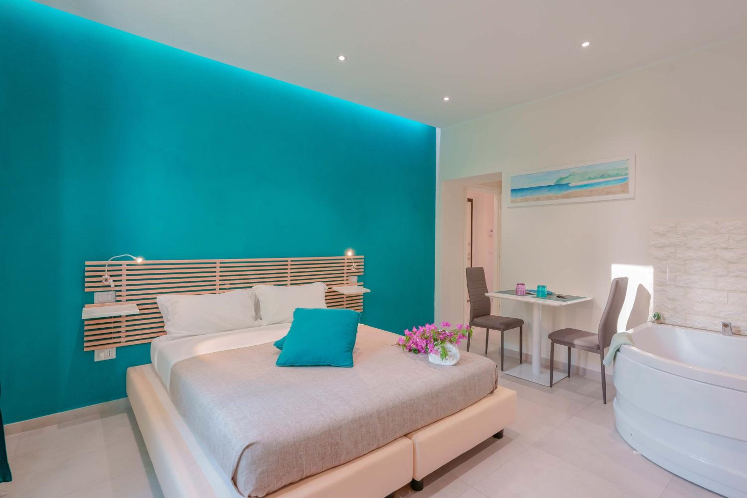 Deluxe Double or Twin Room with Spa Bath - Photo 12