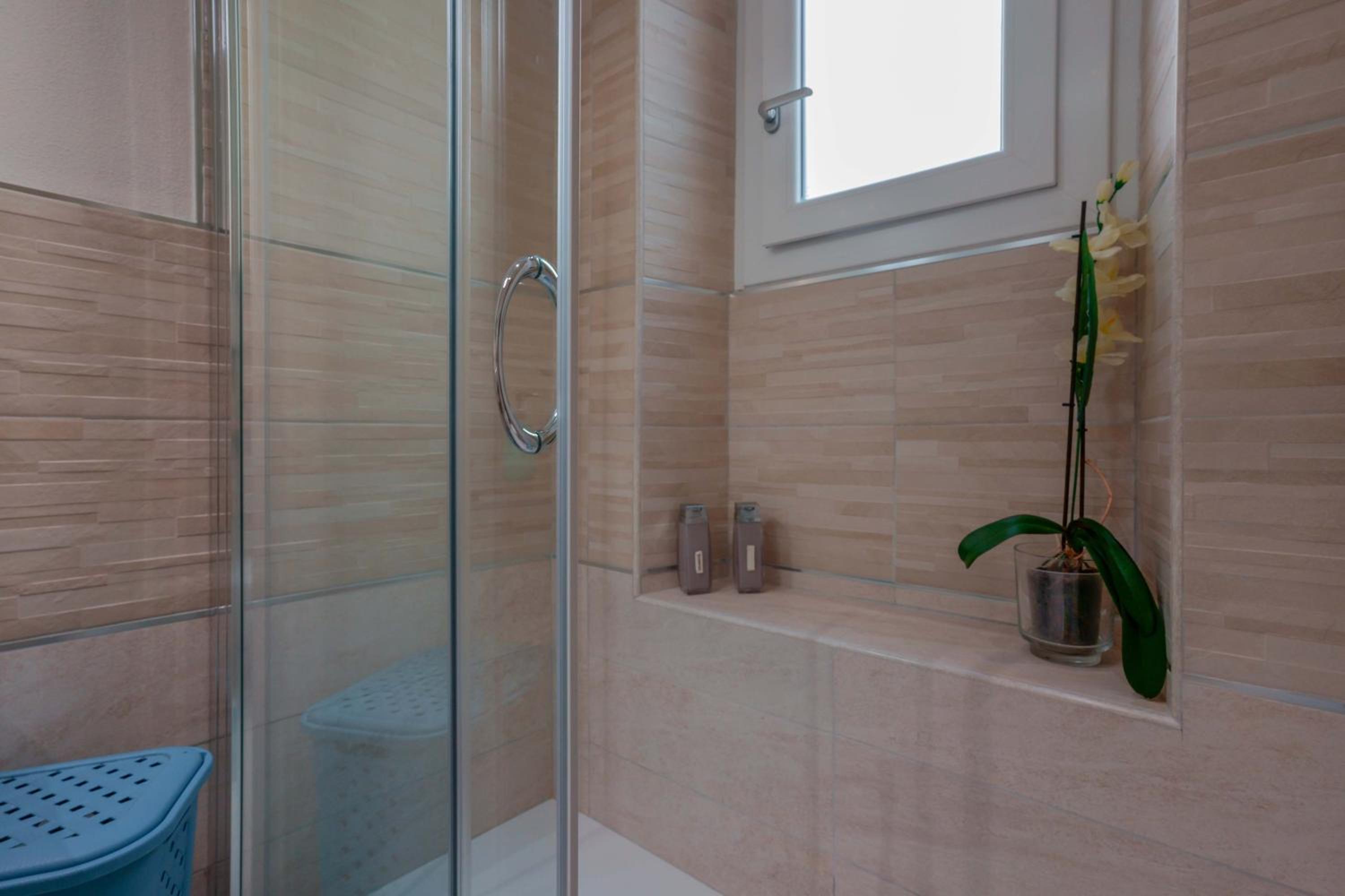 Deluxe Double or Twin Room with Spa Bath - Photo 6