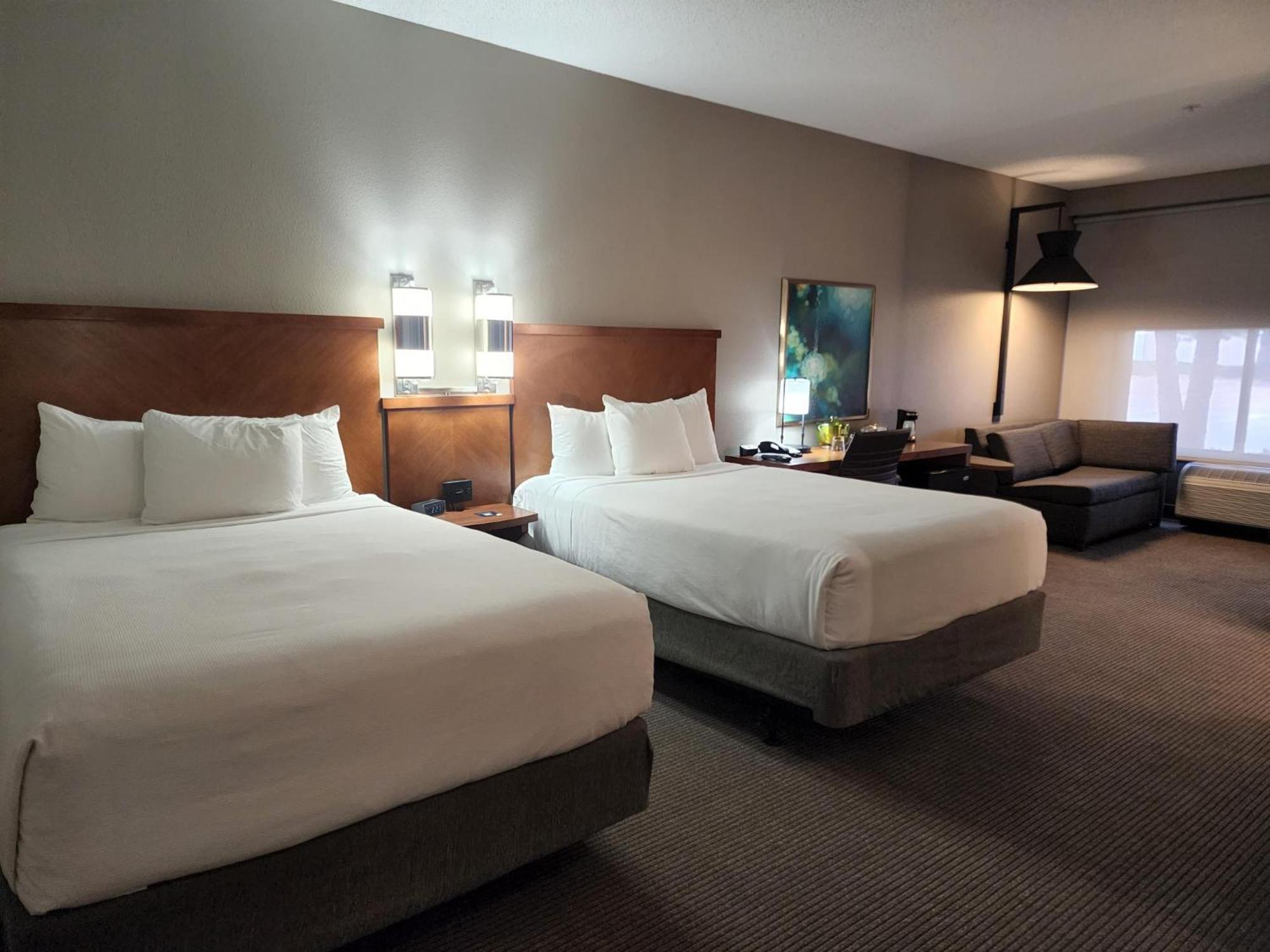 Double Room with Two Double Beds, Sofa Bed and Accessible Tub photo 2