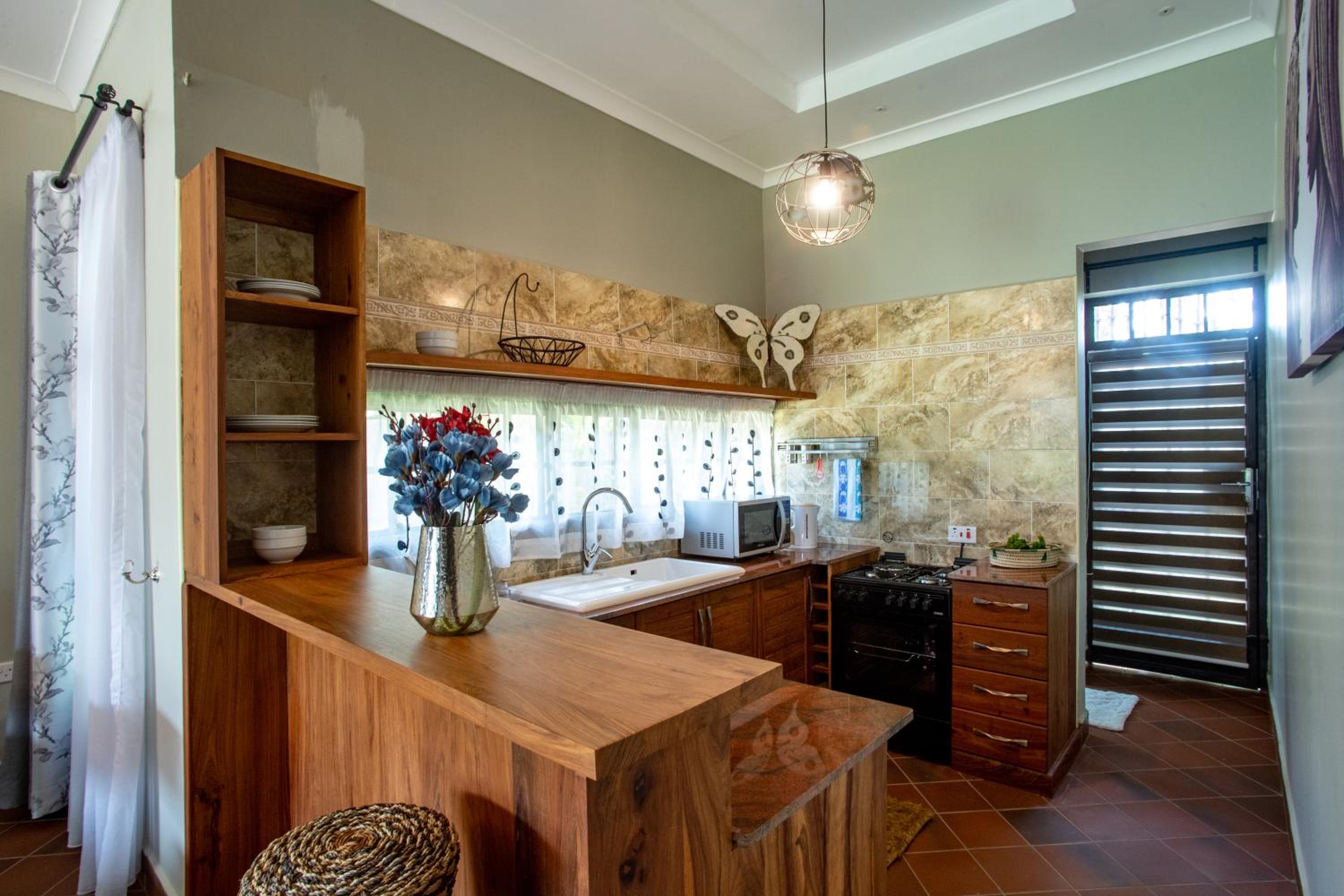 One-Bedroom Suite - Photo 6