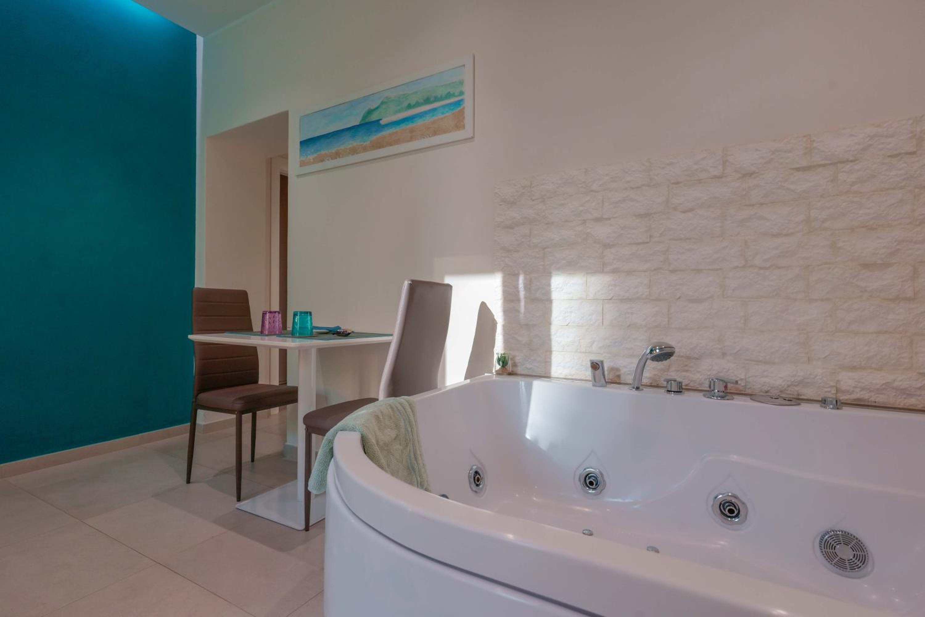 Deluxe Double or Twin Room with Spa Bath - Photo 24