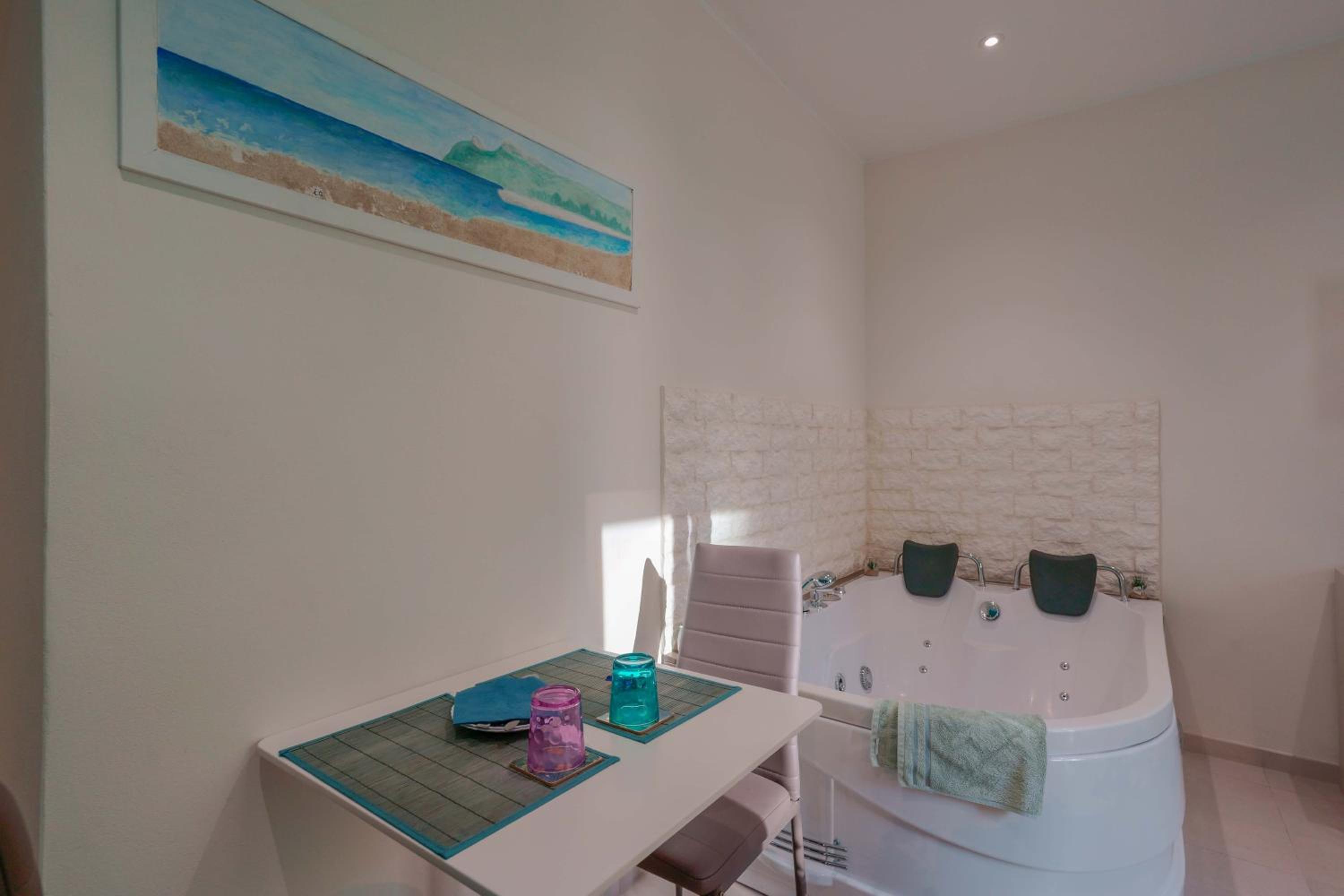 Deluxe Double or Twin Room with Spa Bath - Photo 11