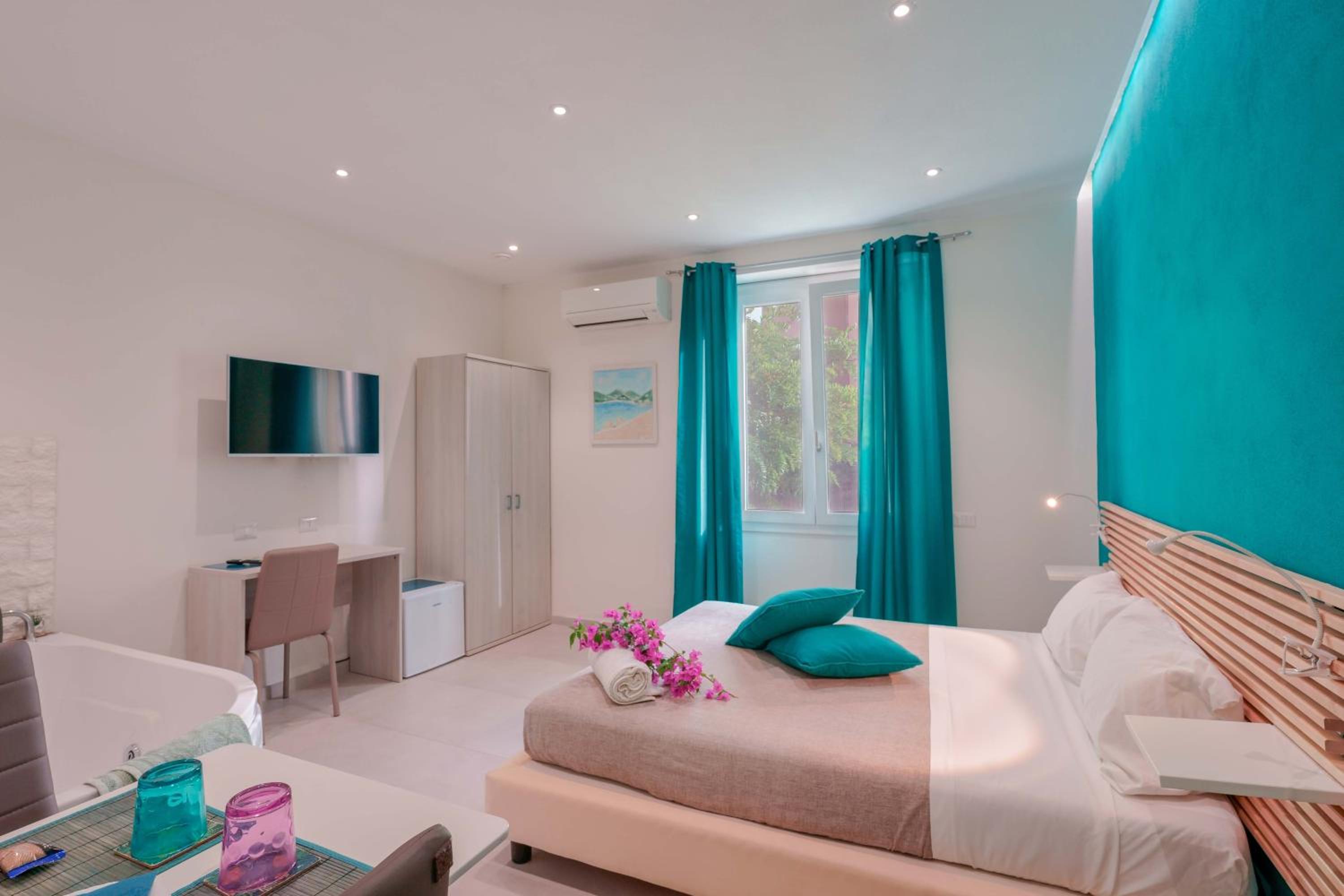Deluxe Double or Twin Room with Spa Bath - Photo 17