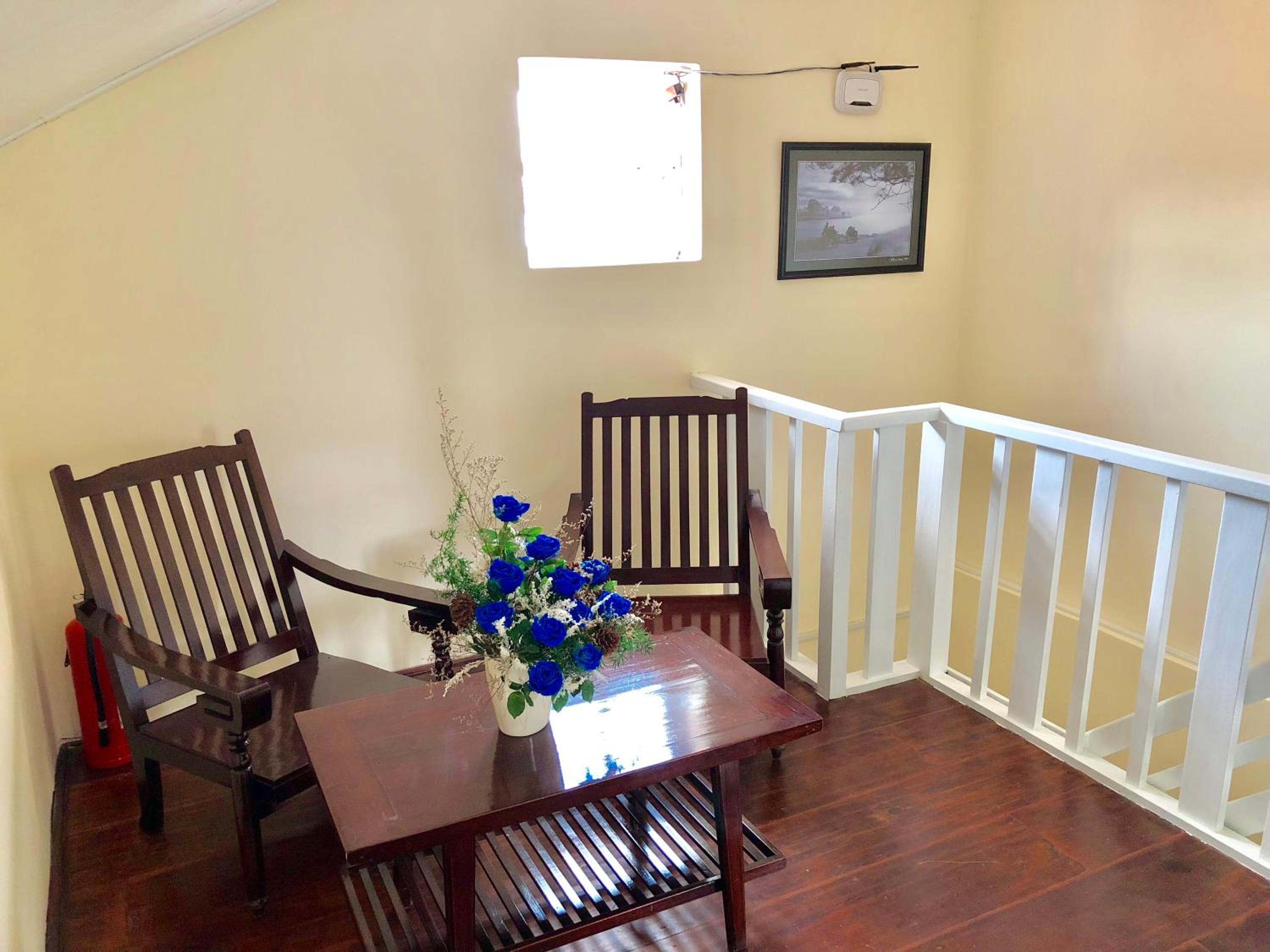 Family Room with Shared Bathroom photo 3