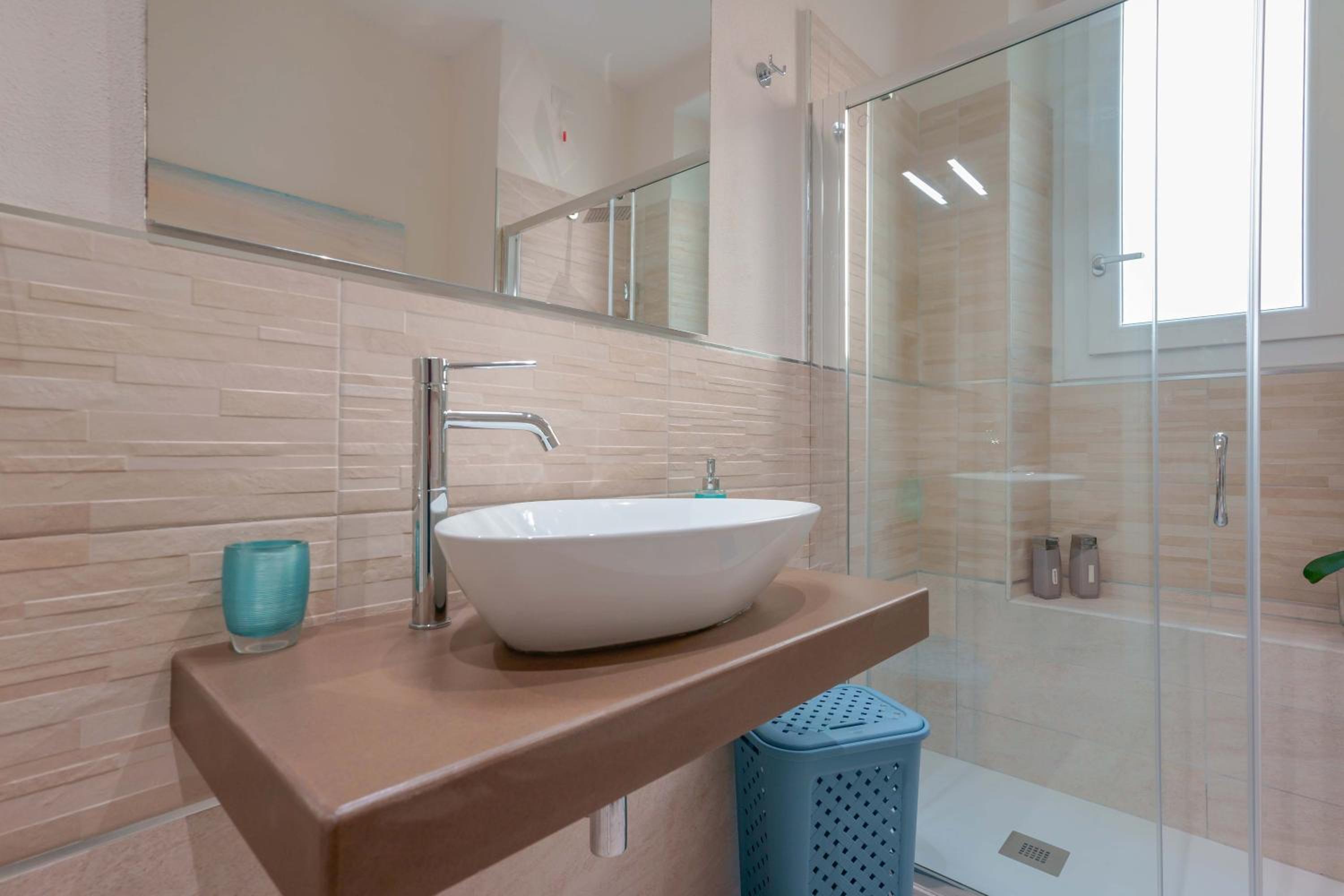 Deluxe Double or Twin Room with Spa Bath - Photo 7