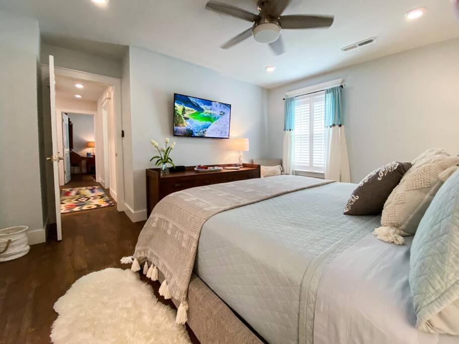 Three-Bedroom House - Photo 16