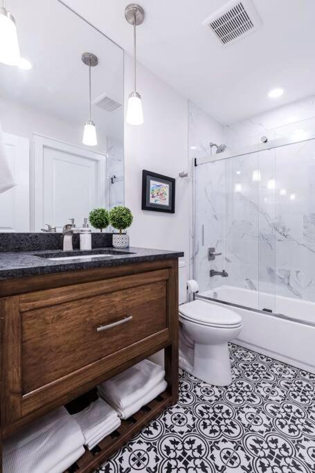 Three-Bedroom House - Photo 14