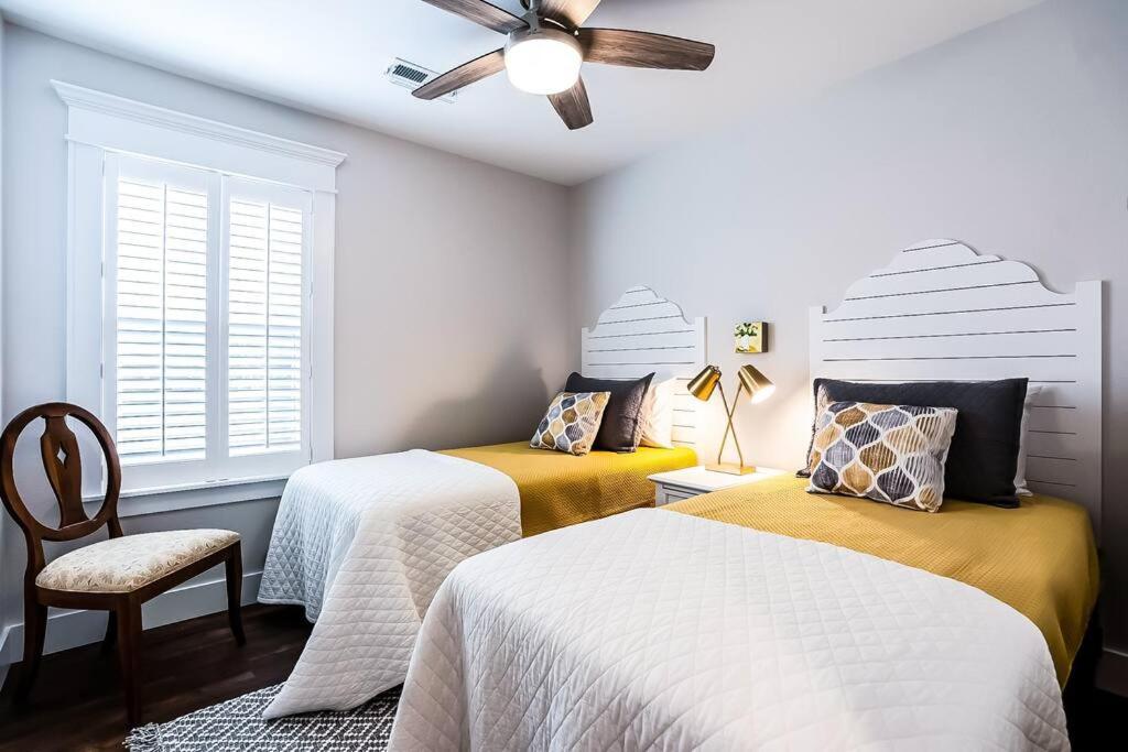 Three-Bedroom House - Photo 7