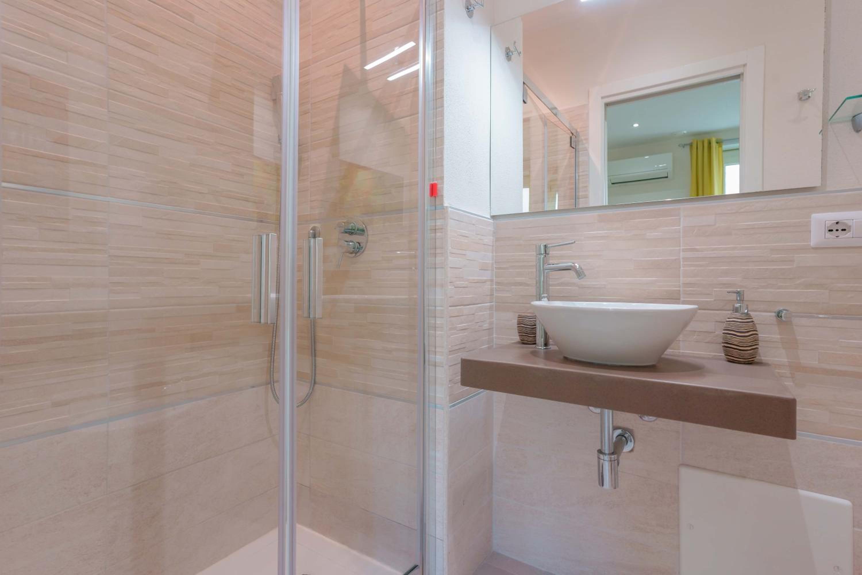 Double Room - Photo 11