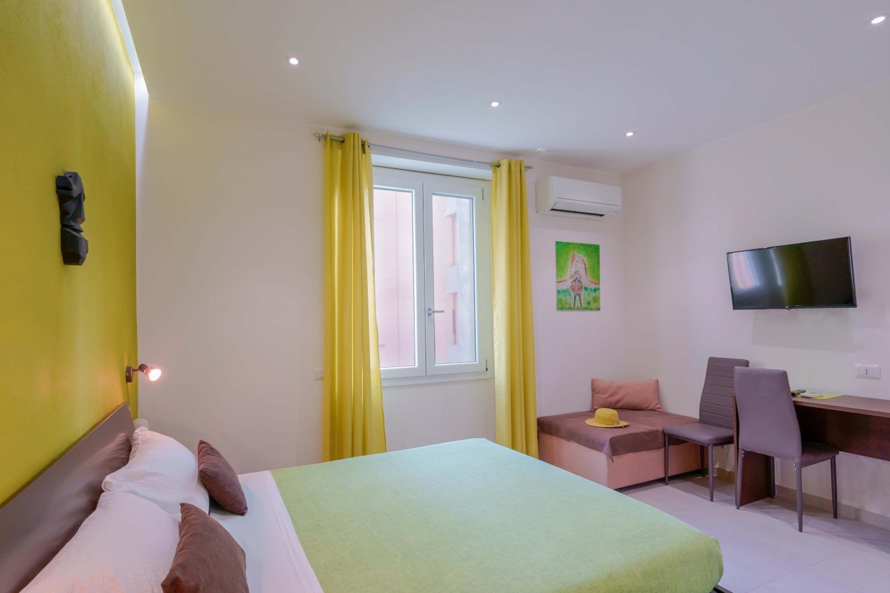 Double Room - Photo 5
