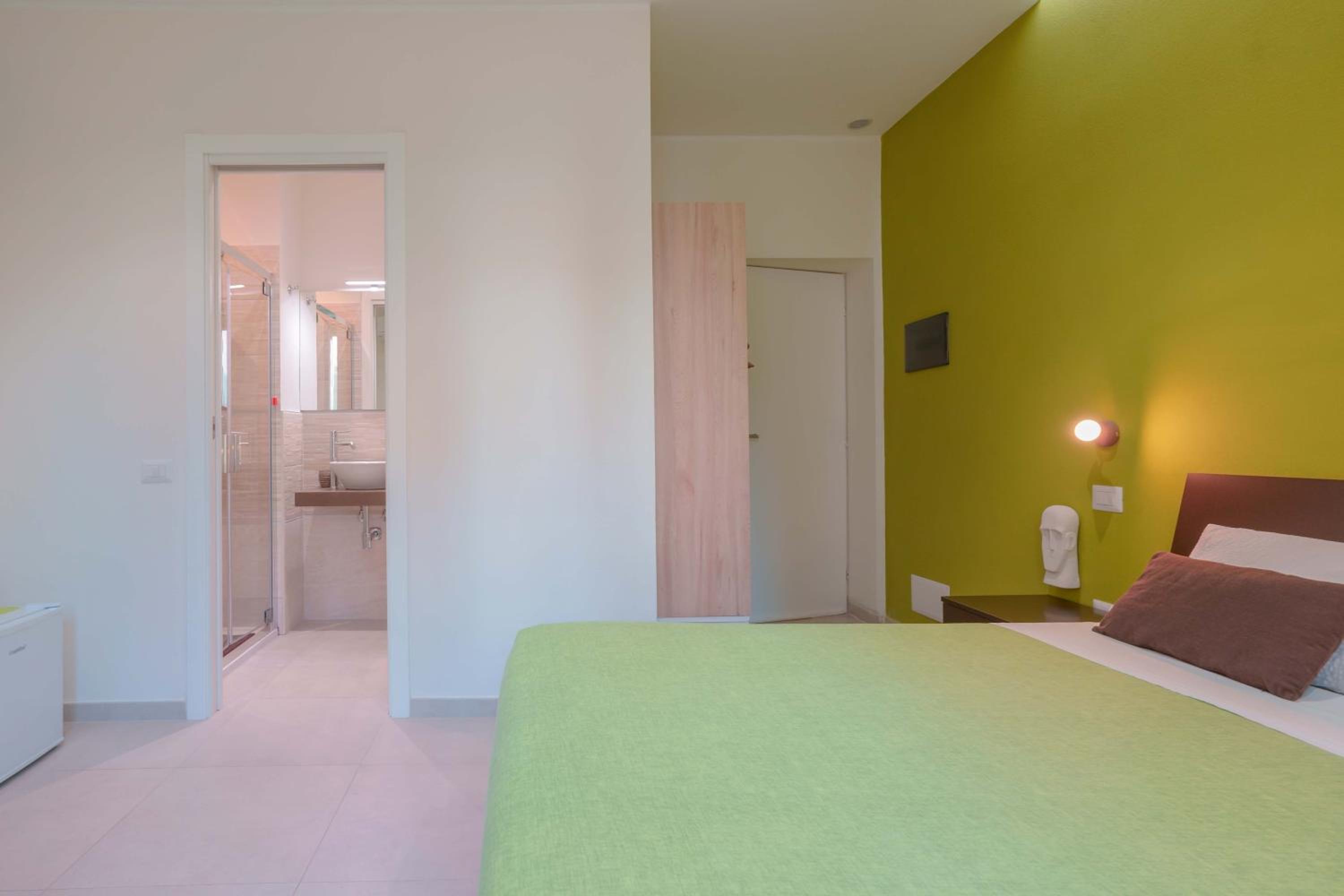 Double Room - Photo 17