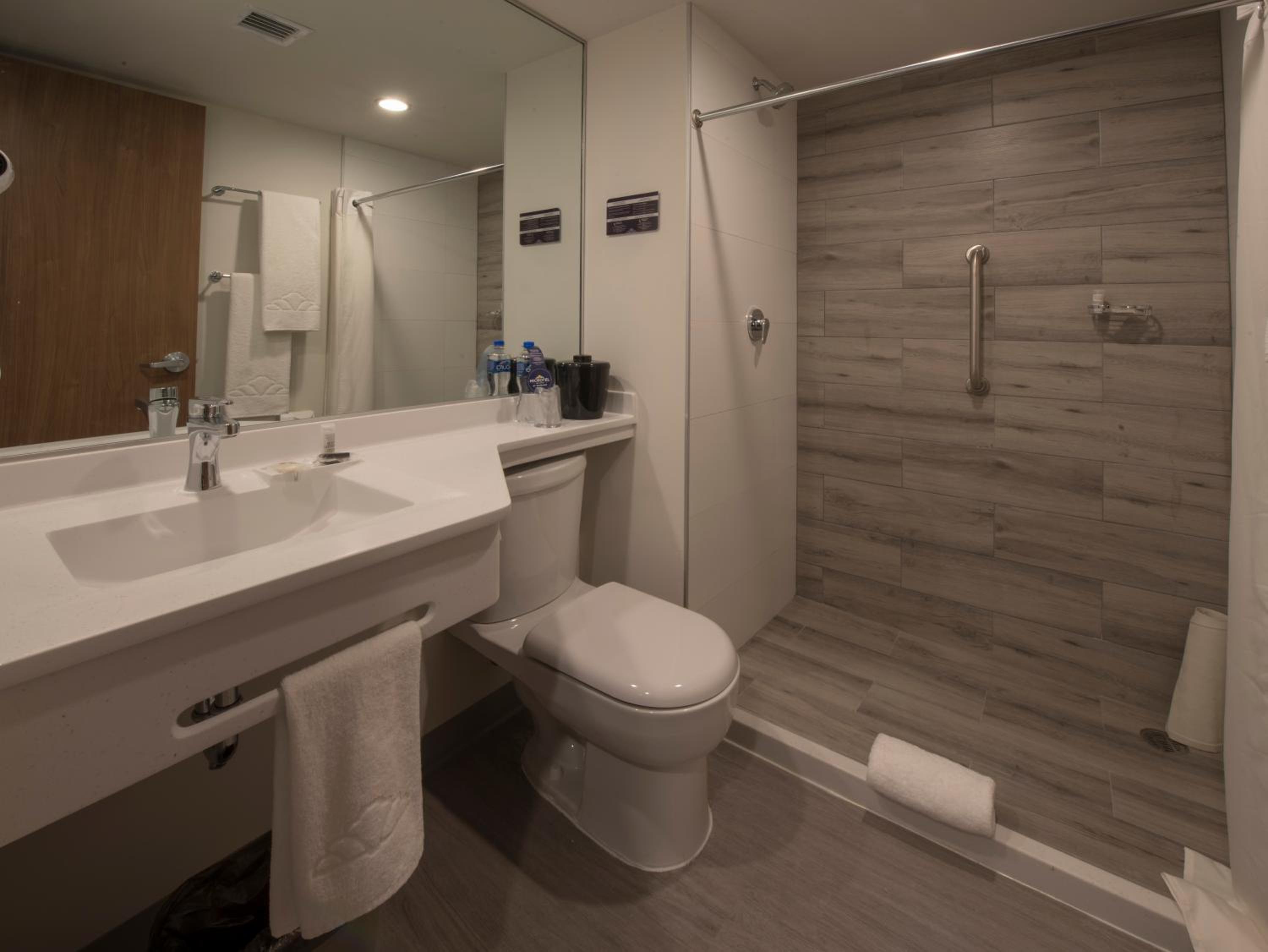 1 King Beds, Suite, Non-Smoking - Photo 8