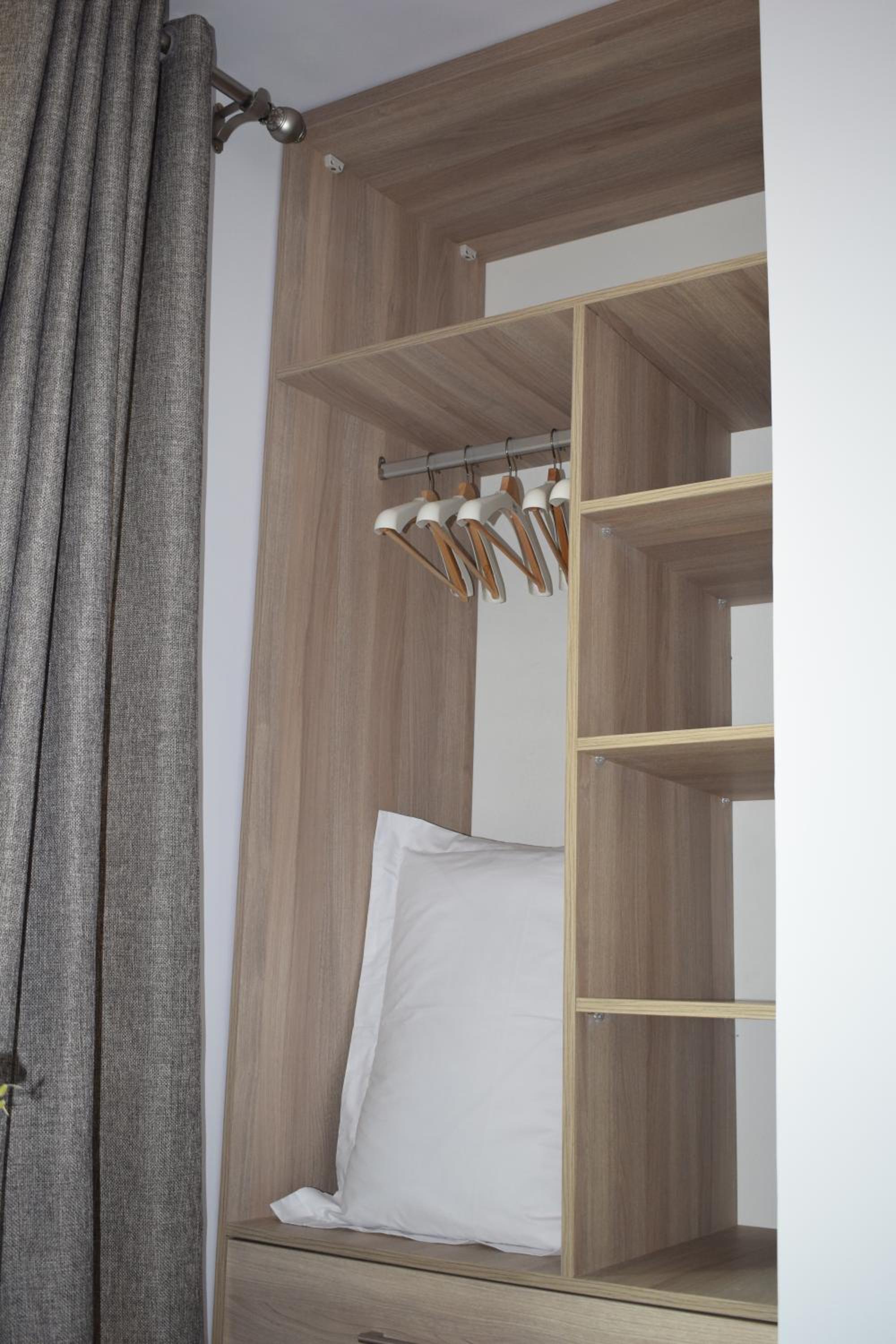 Deluxe Room (2 Adults + 1 Child)