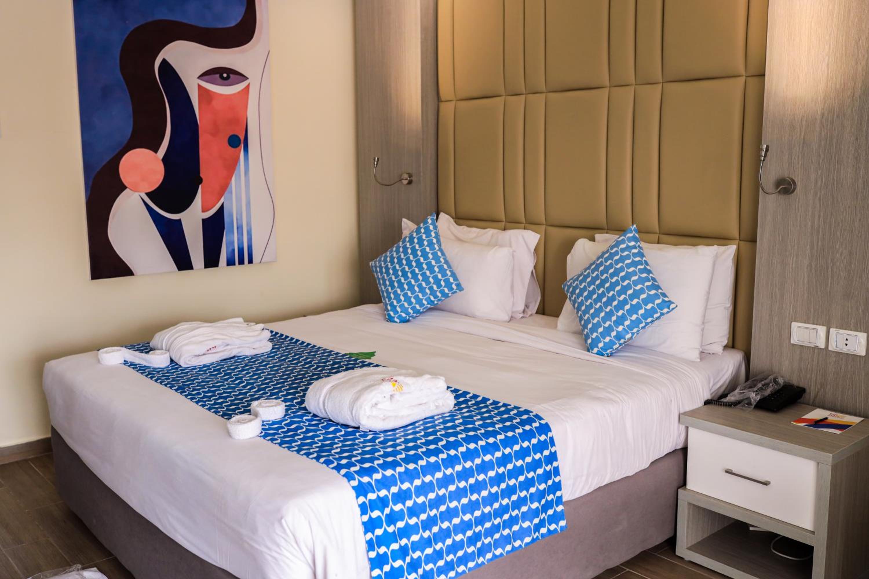 Deluxe Pool View Room  - Photo 1