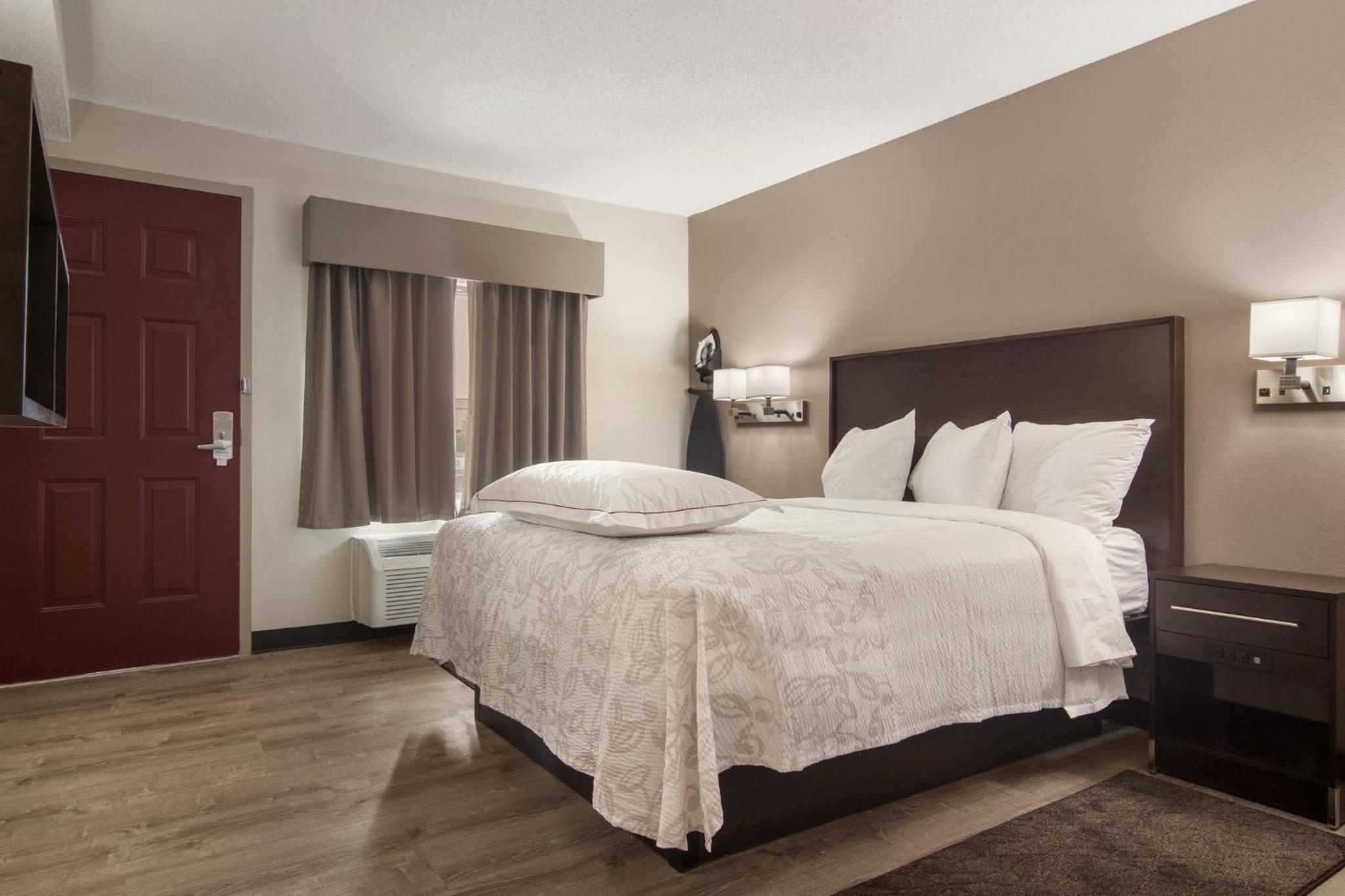 Premium Suite with Three Queen Beds with Kitchenette Smoke Free (Upgraded Bedding and Snack Box) - Photo 9