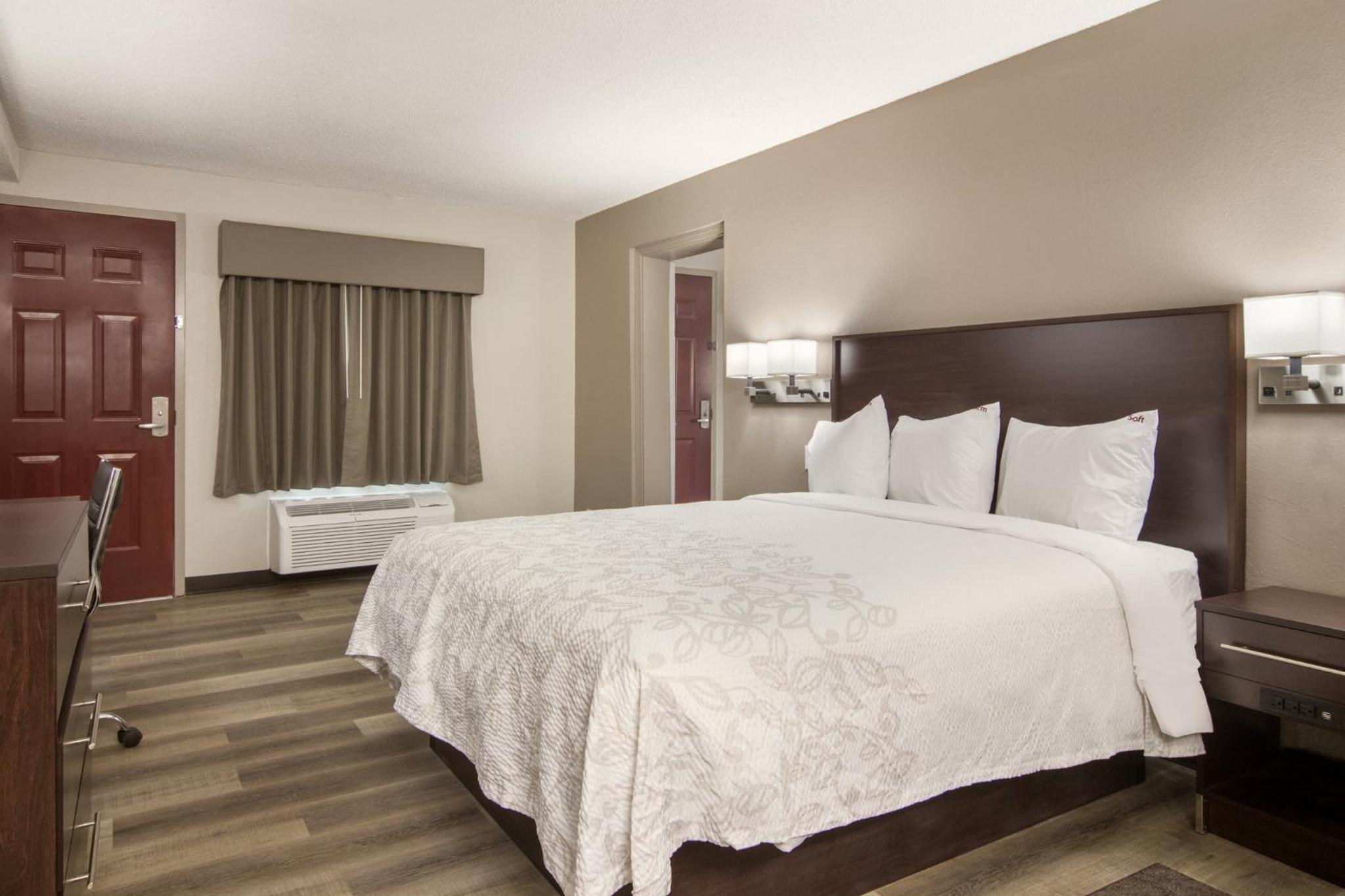 Suite with Three Queen Beds with Kitchenette Smoke Free - Photo 2