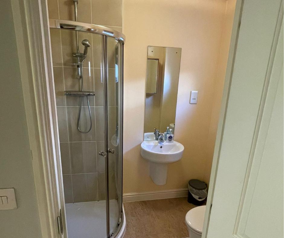 Four-Bedroom House - Photo 26