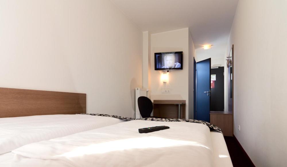 Economy Double Room - Photo 5