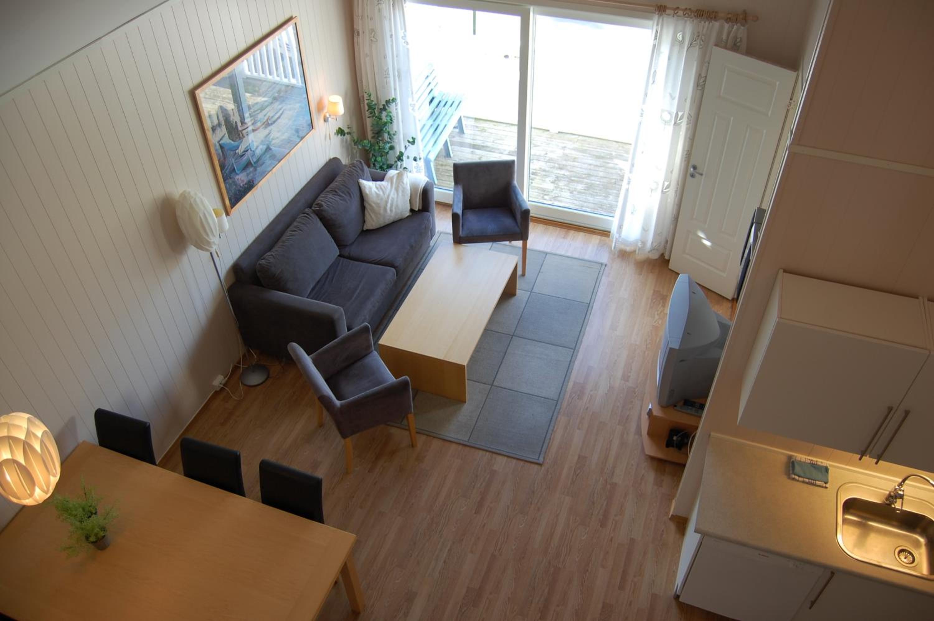 Two-Bedroom Apartment - Photo 2