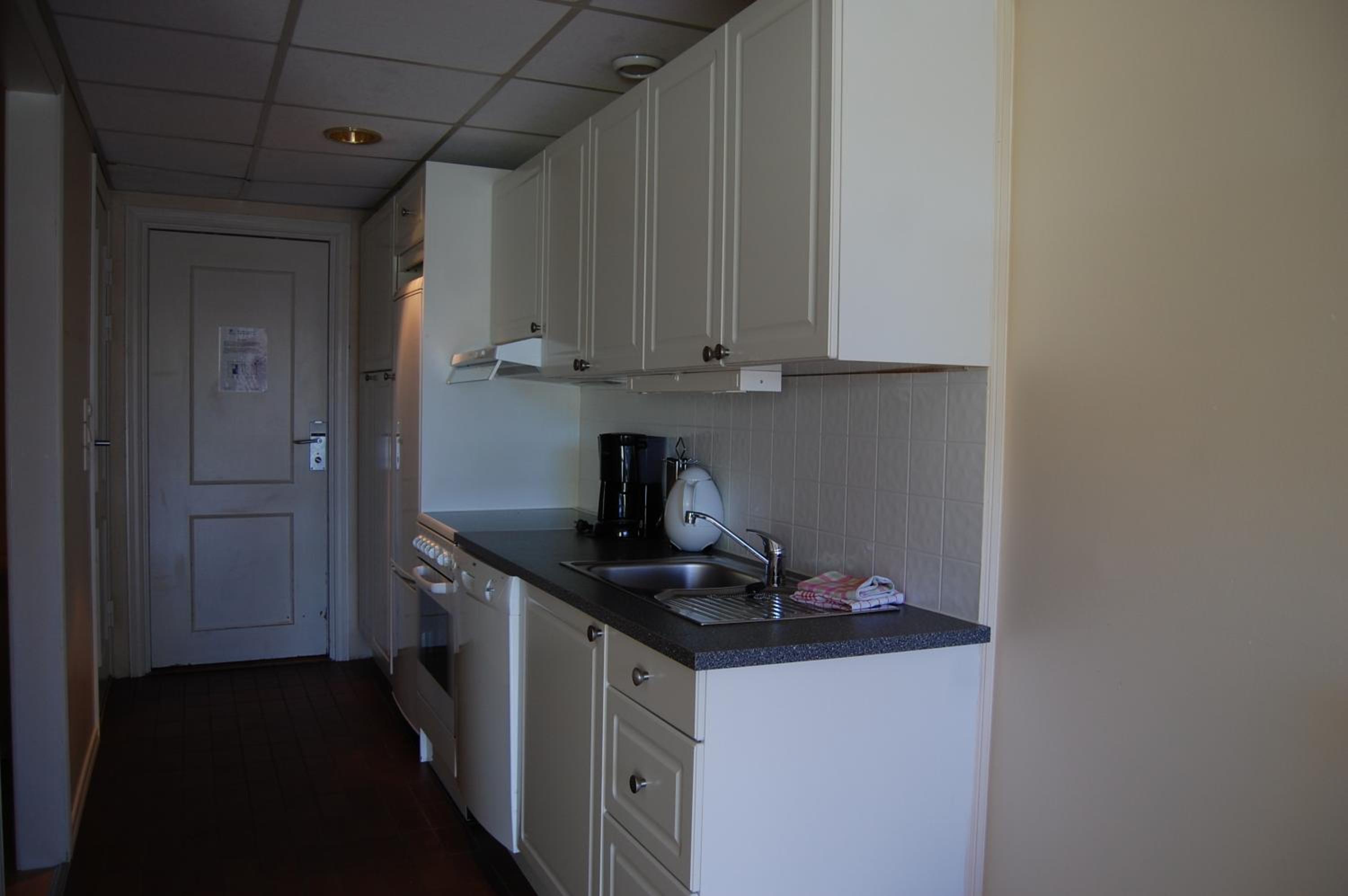 One-Bedroom Apartment with Balcony - Photo 5