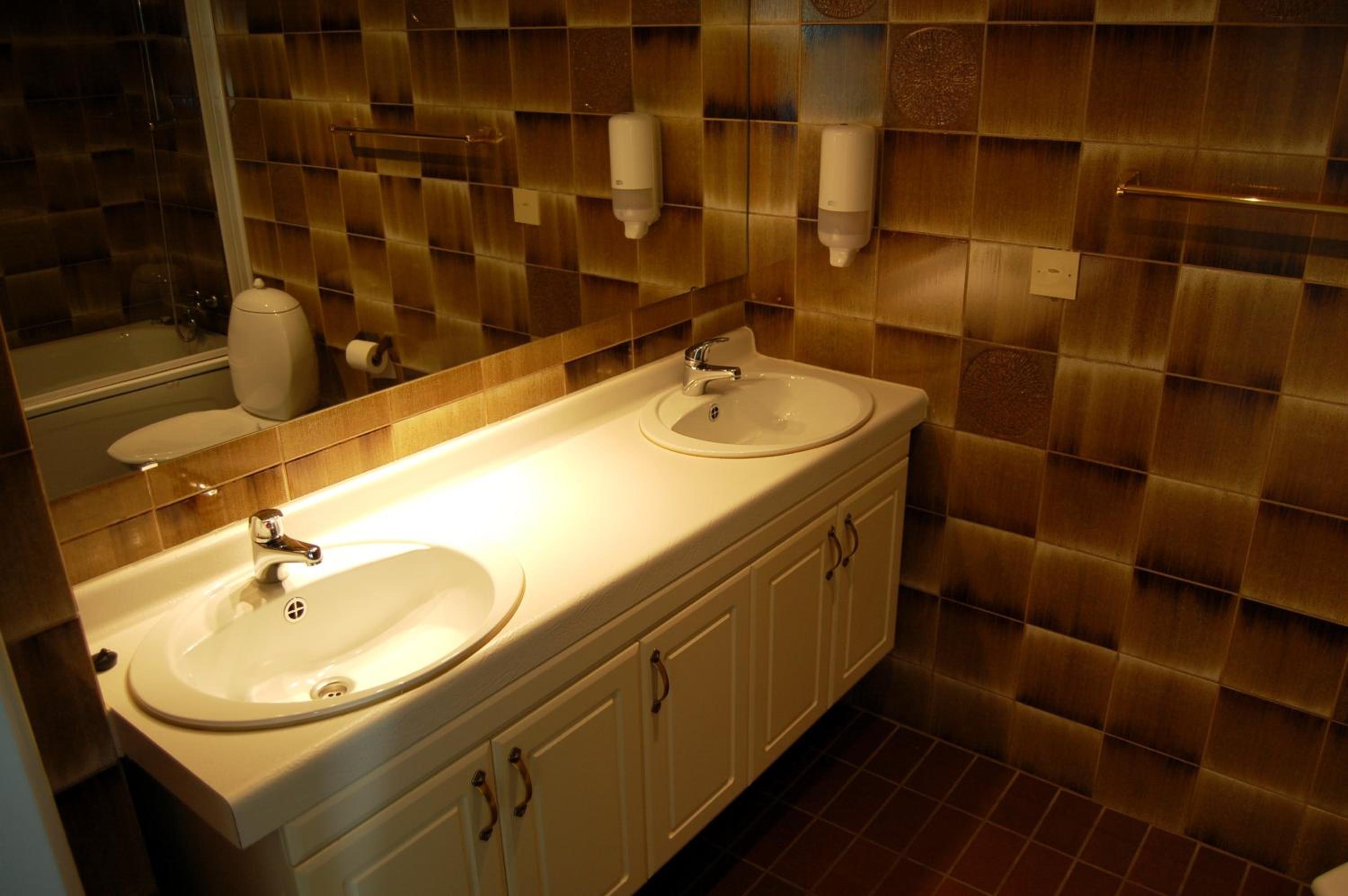Two-Bedroom Apartment with Balcony - Photo 7