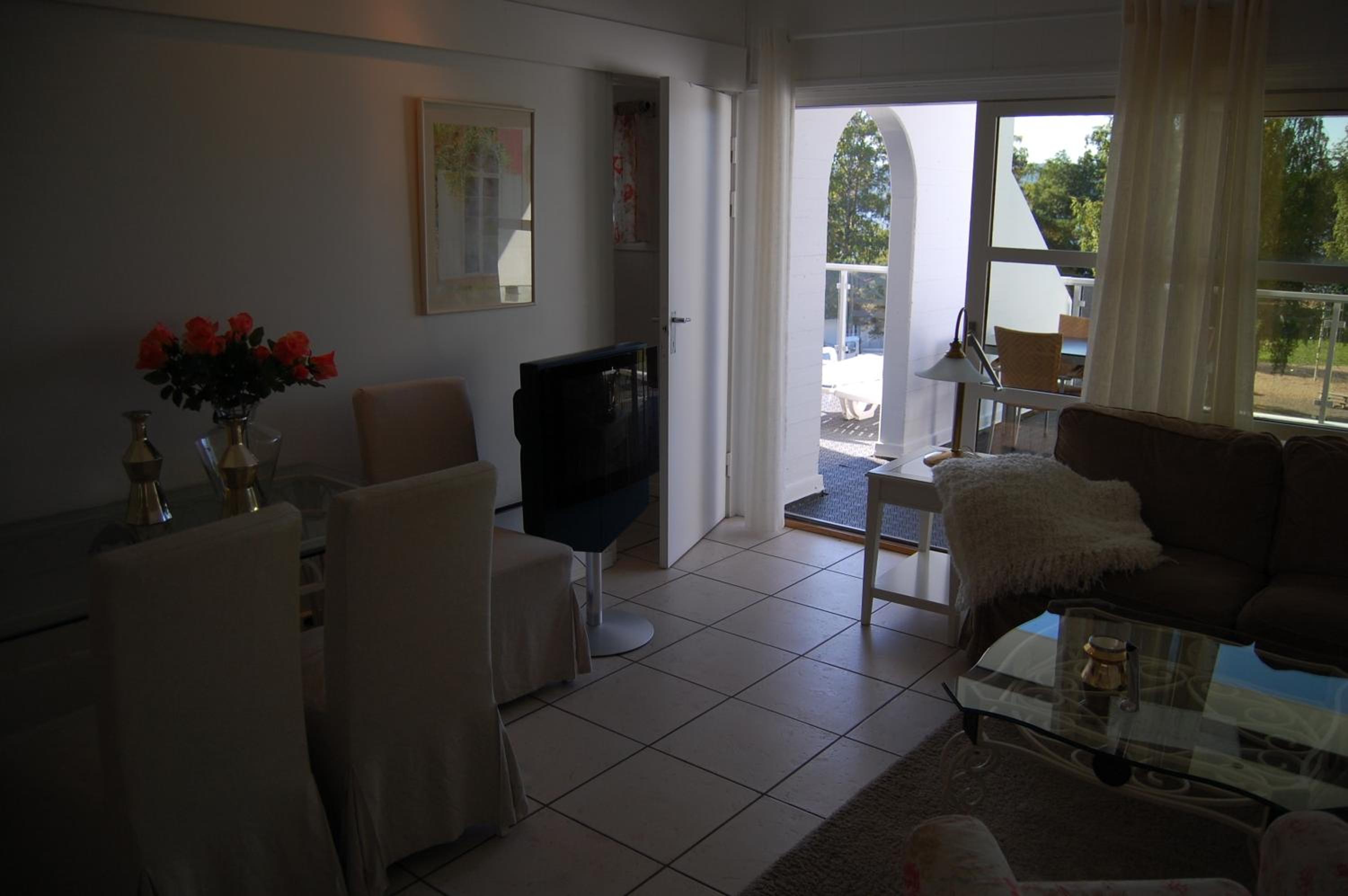Two-Bedroom Apartment with Balcony - Photo 5