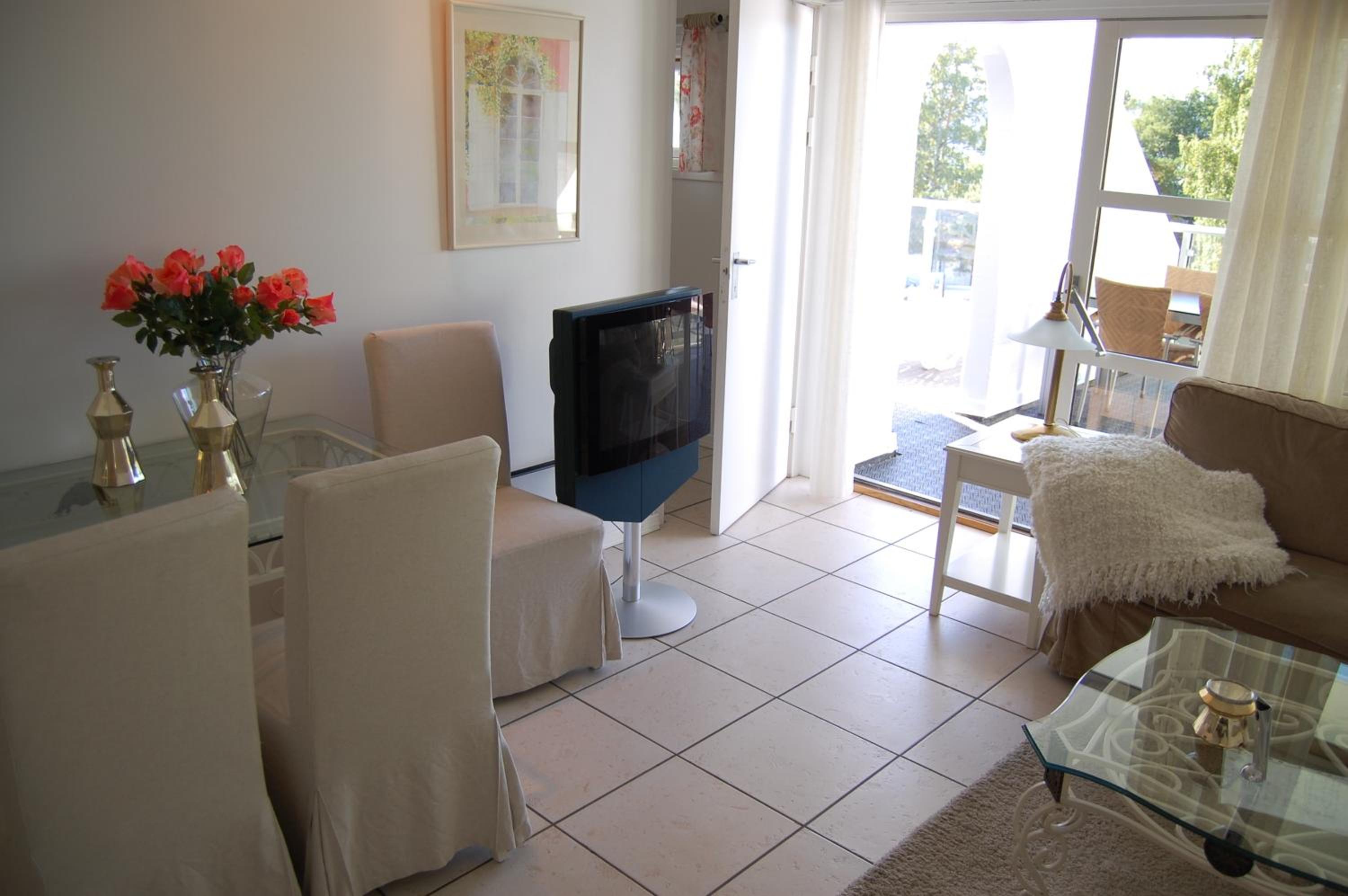 Two-Bedroom Apartment with Balcony - Photo 4