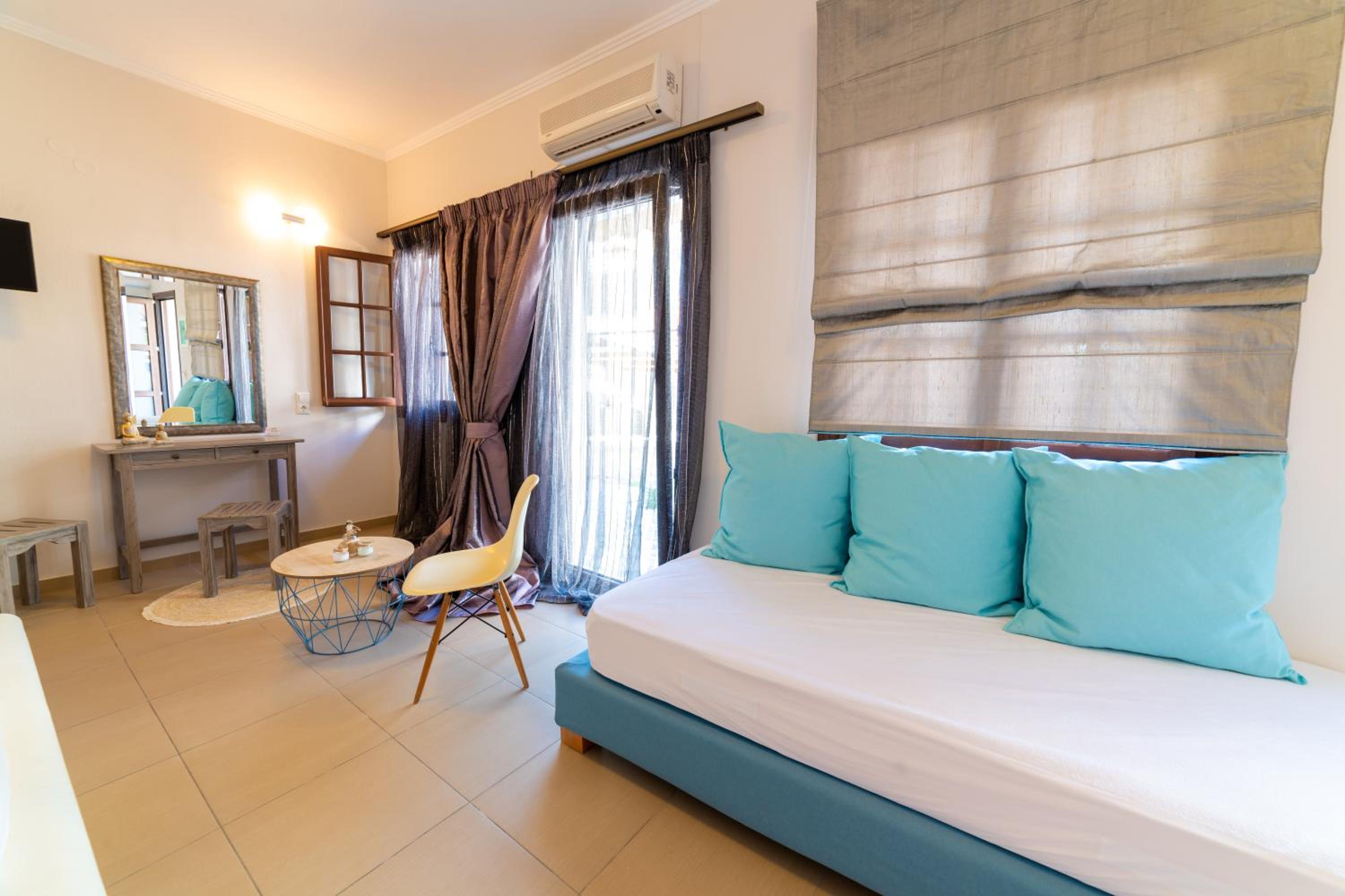 Deluxe Triple Room photo 2