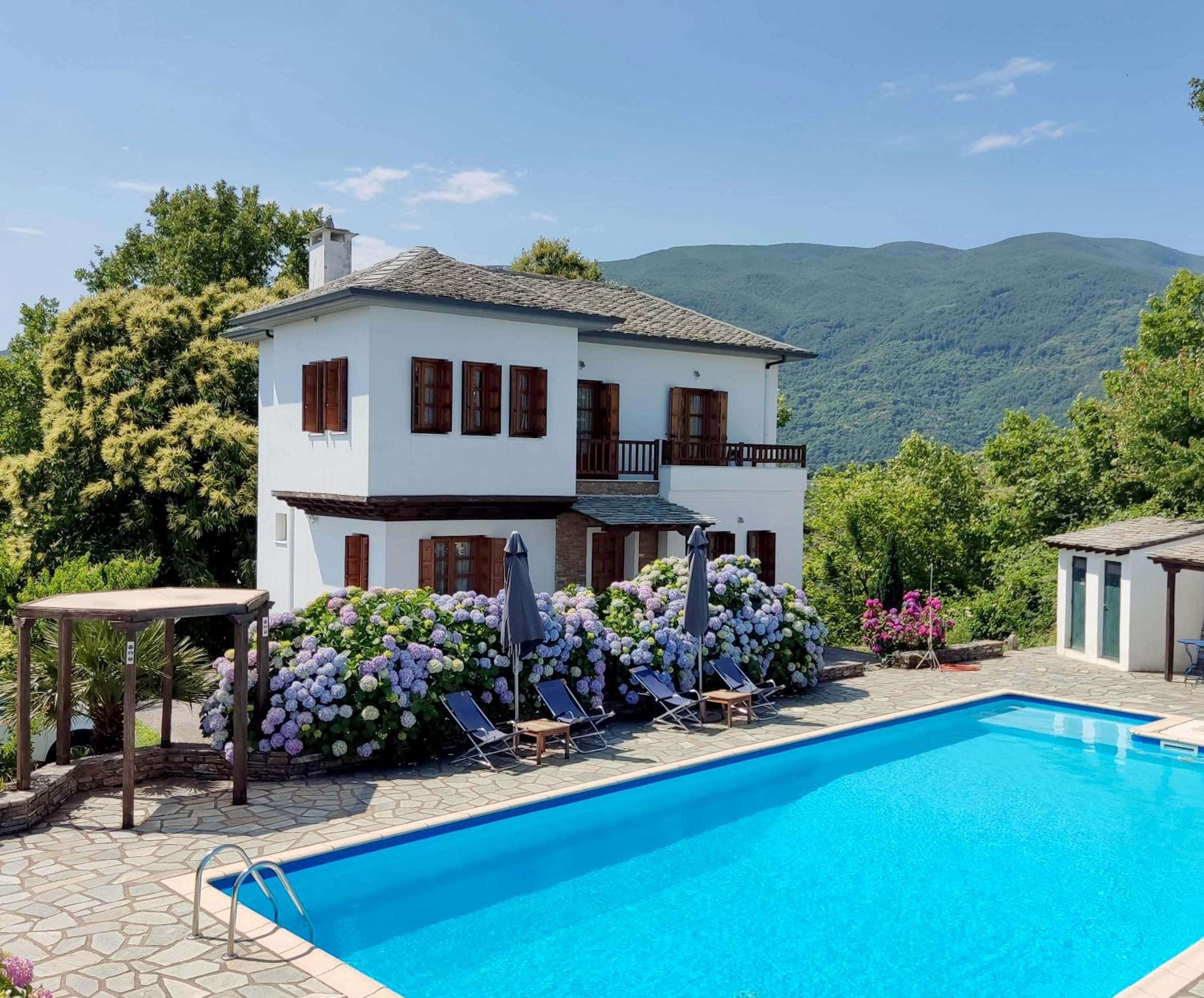 Three-Bedroom Villa photo 2