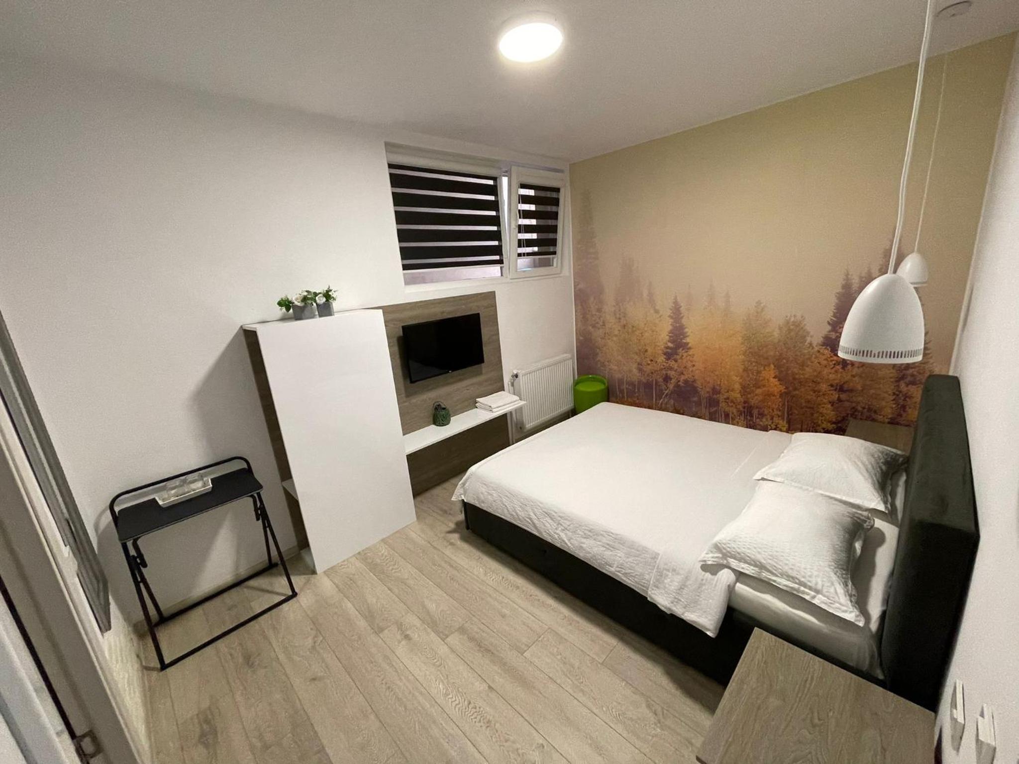 Double Room with Private Bathroom - Photo 13