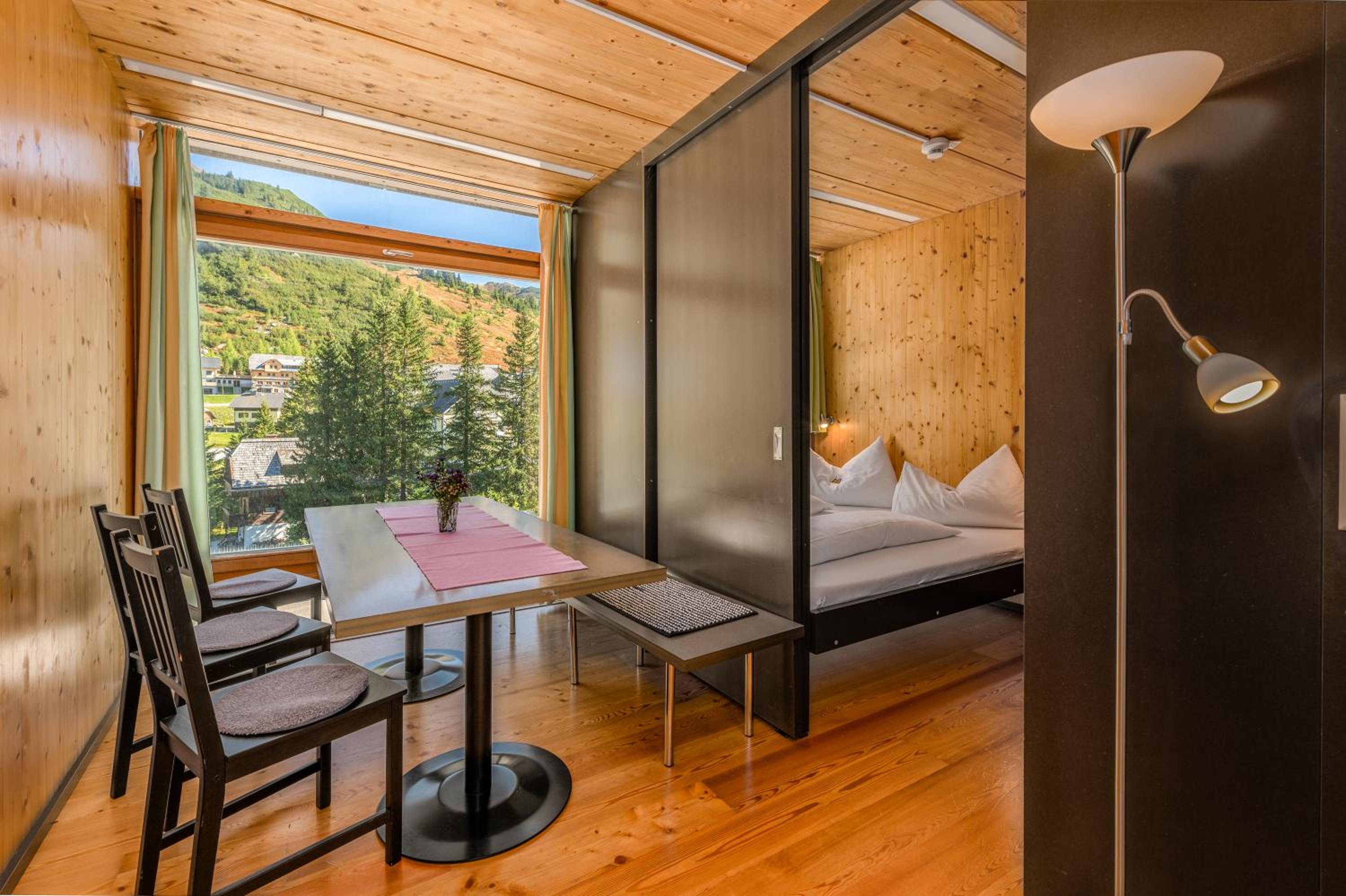 Apartment with Mountain View photo 2