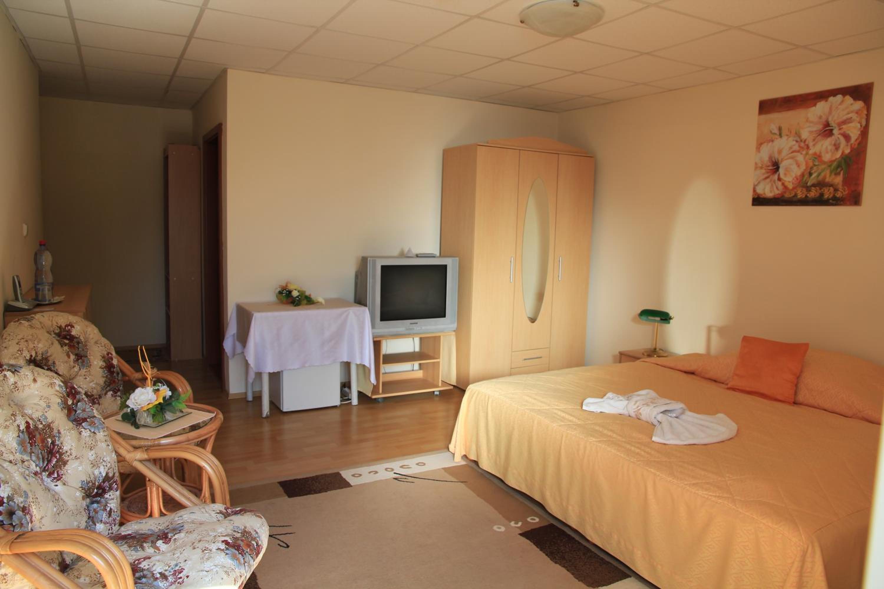 Deluxe Double Room with Balcony photo 2
