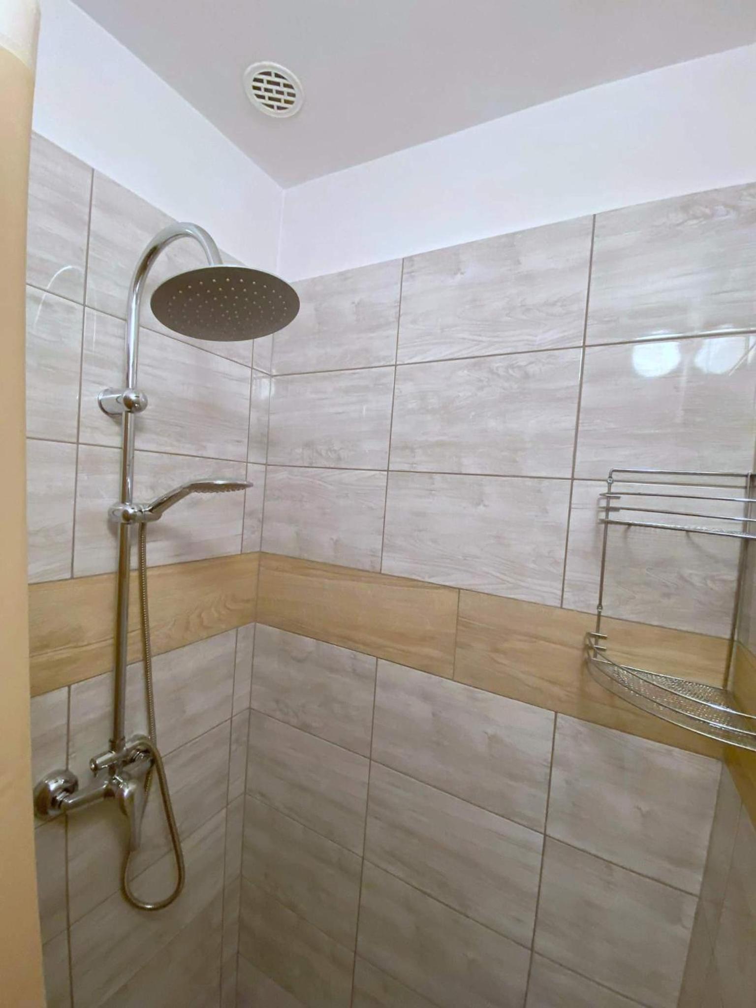 One-Bedroom Apartment - Photo 3
