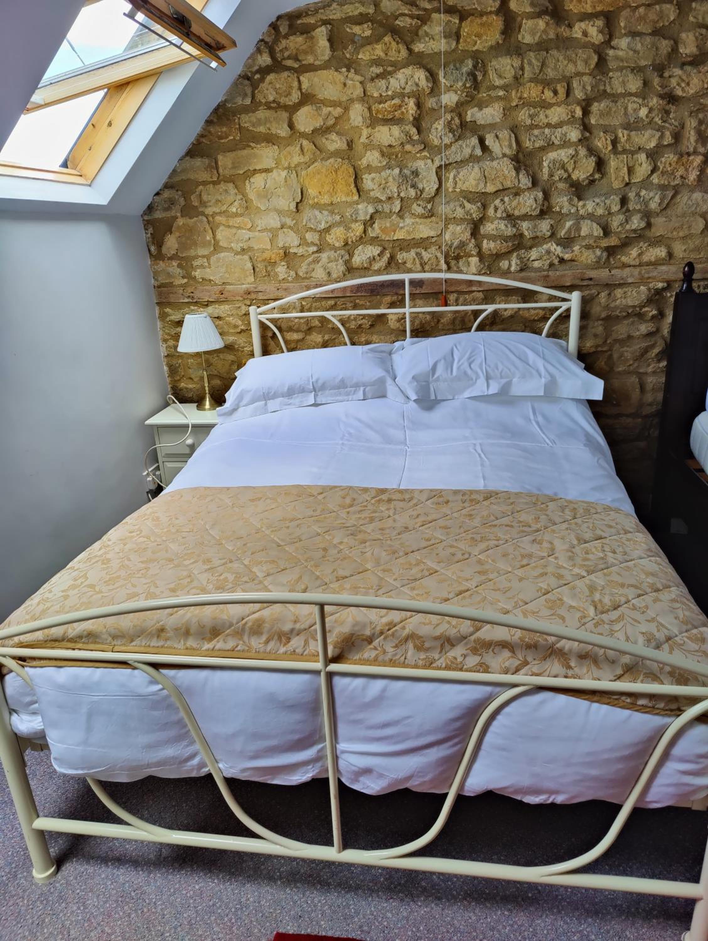 Deluxe Double Room (2 Adults + 1 Child) - Photo 1