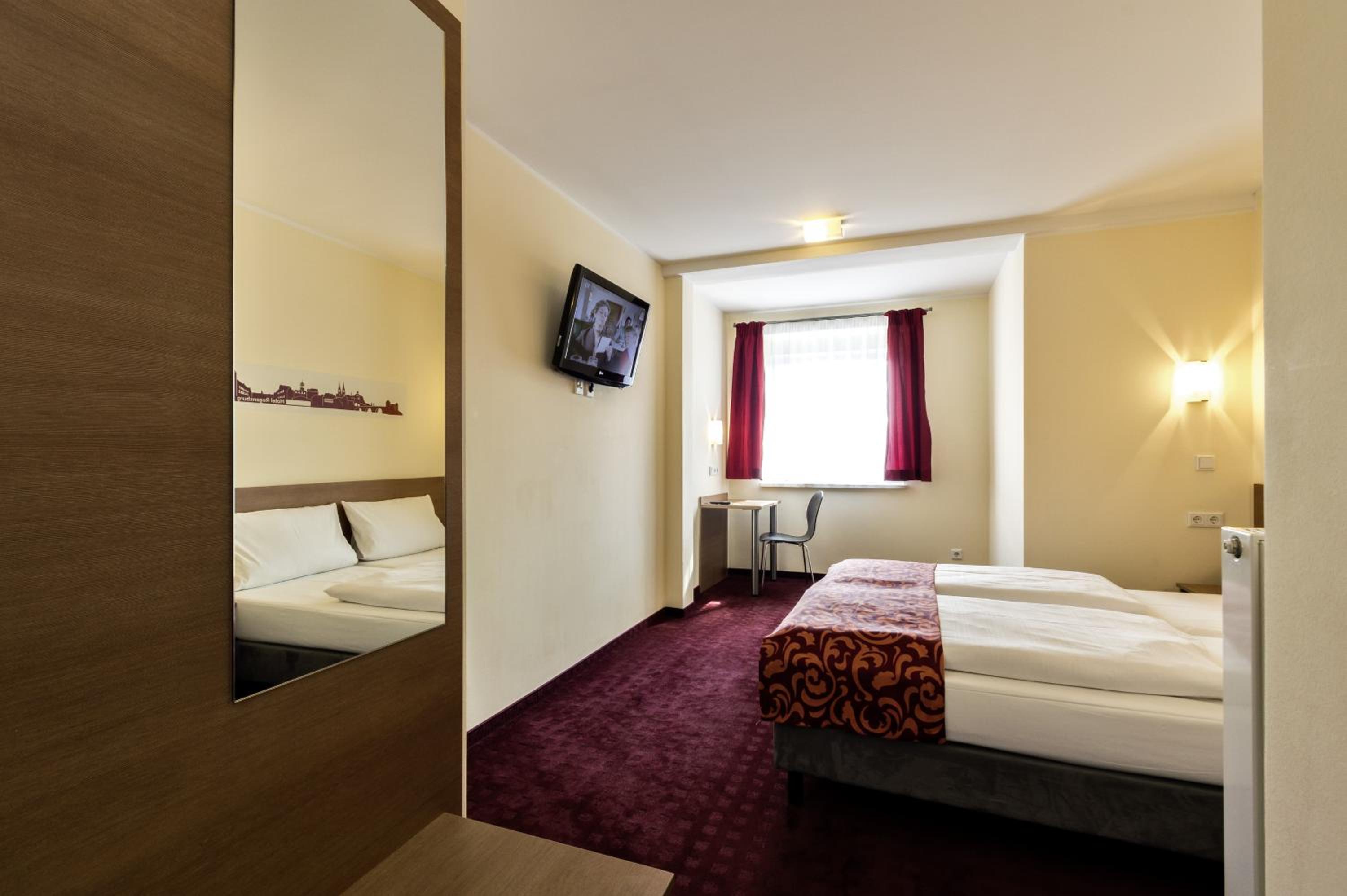 Premium Double or Twin Room - Photo 7