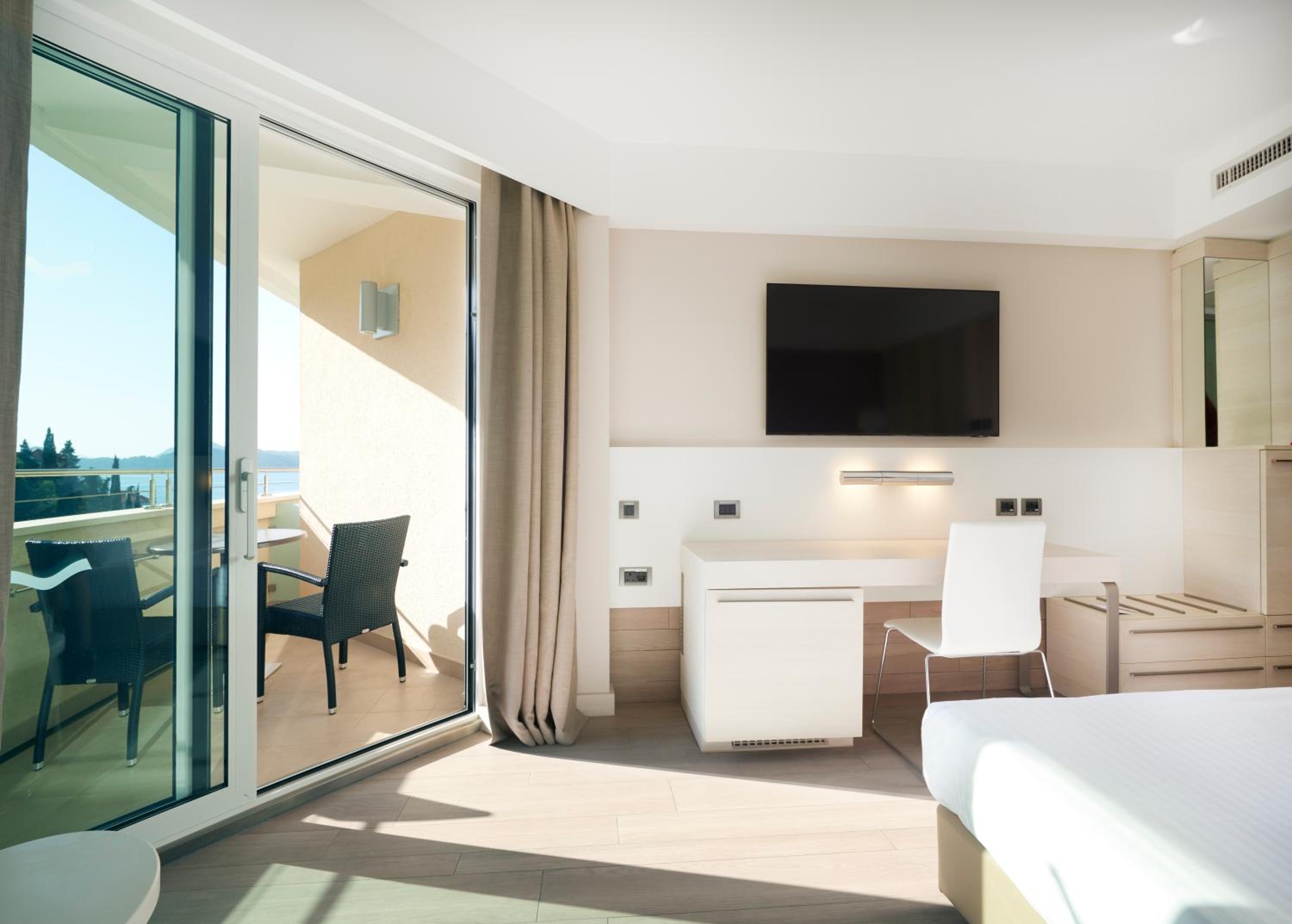 Premium Room With Side Sea View photo 3