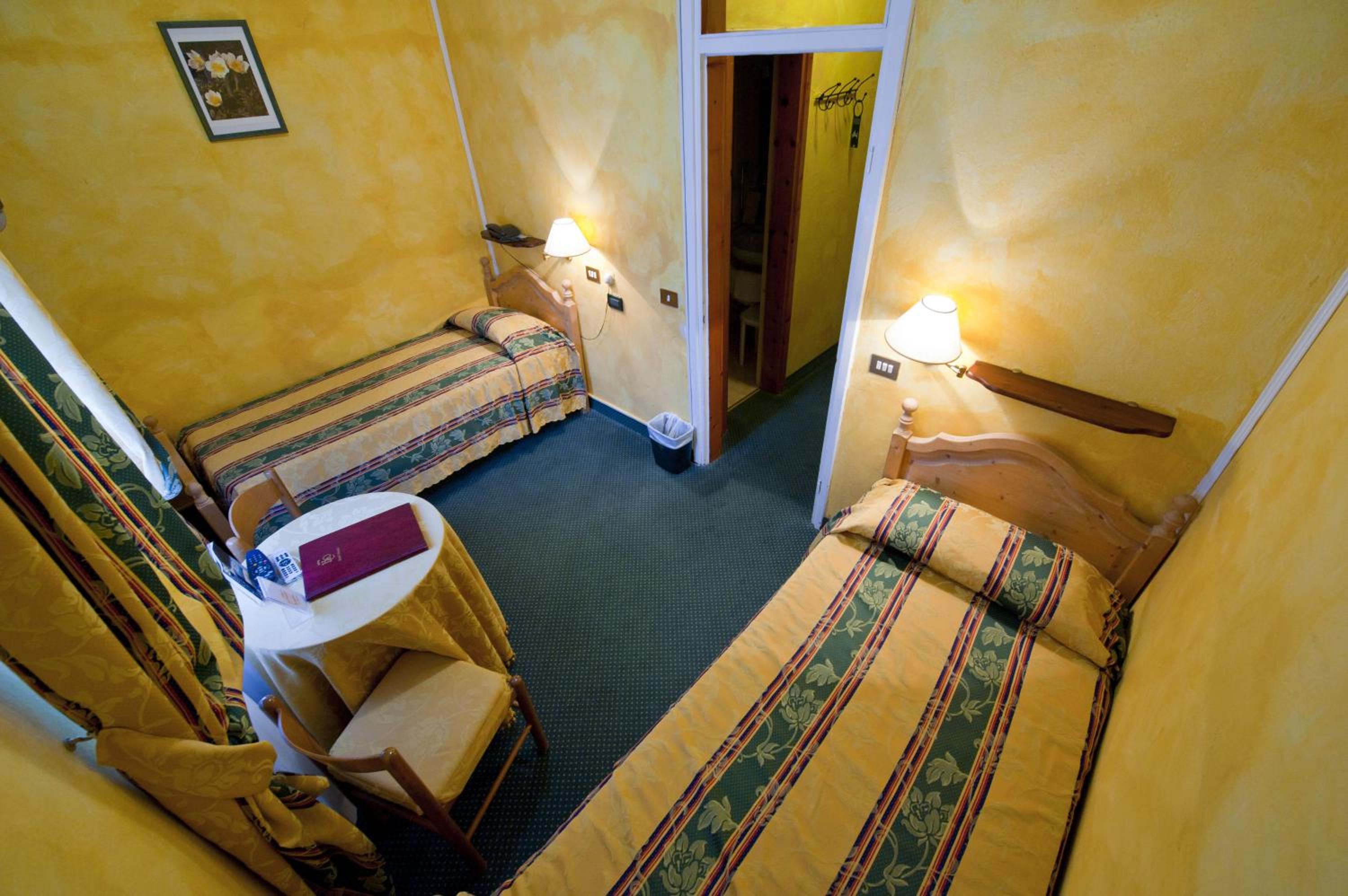 Economy Twin Room - Photo 1