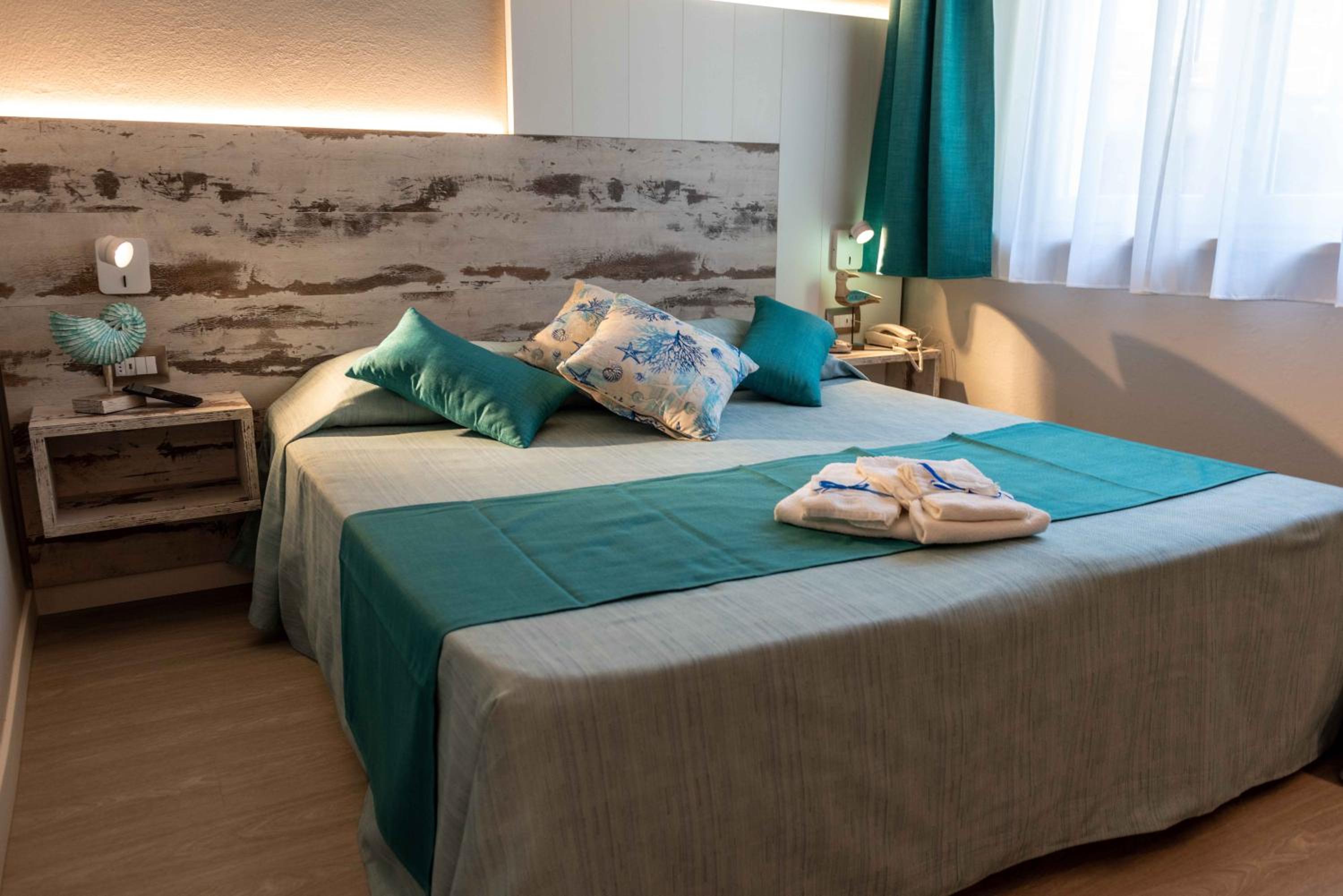 Quadruple Room with Sea View