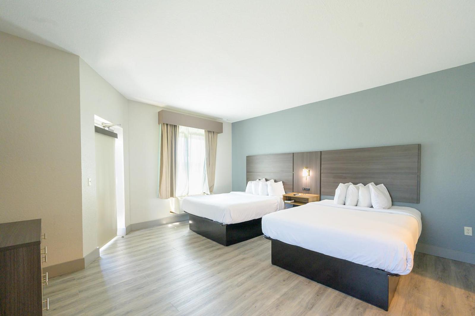 Studio Suite with Two Queen Beds - Non-Smoking - Photo 9
