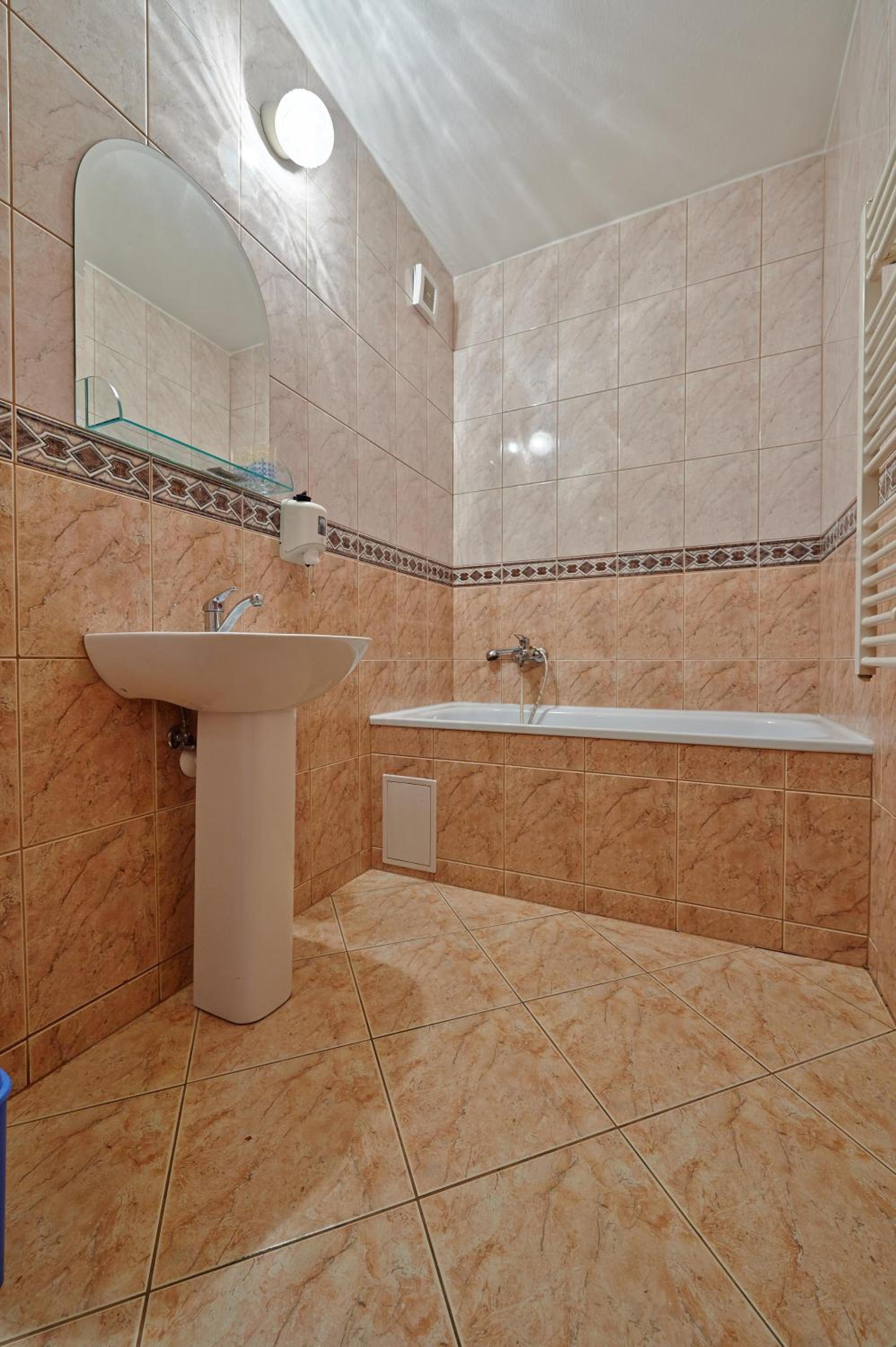 Family Room with Private Bathroom photo 3
