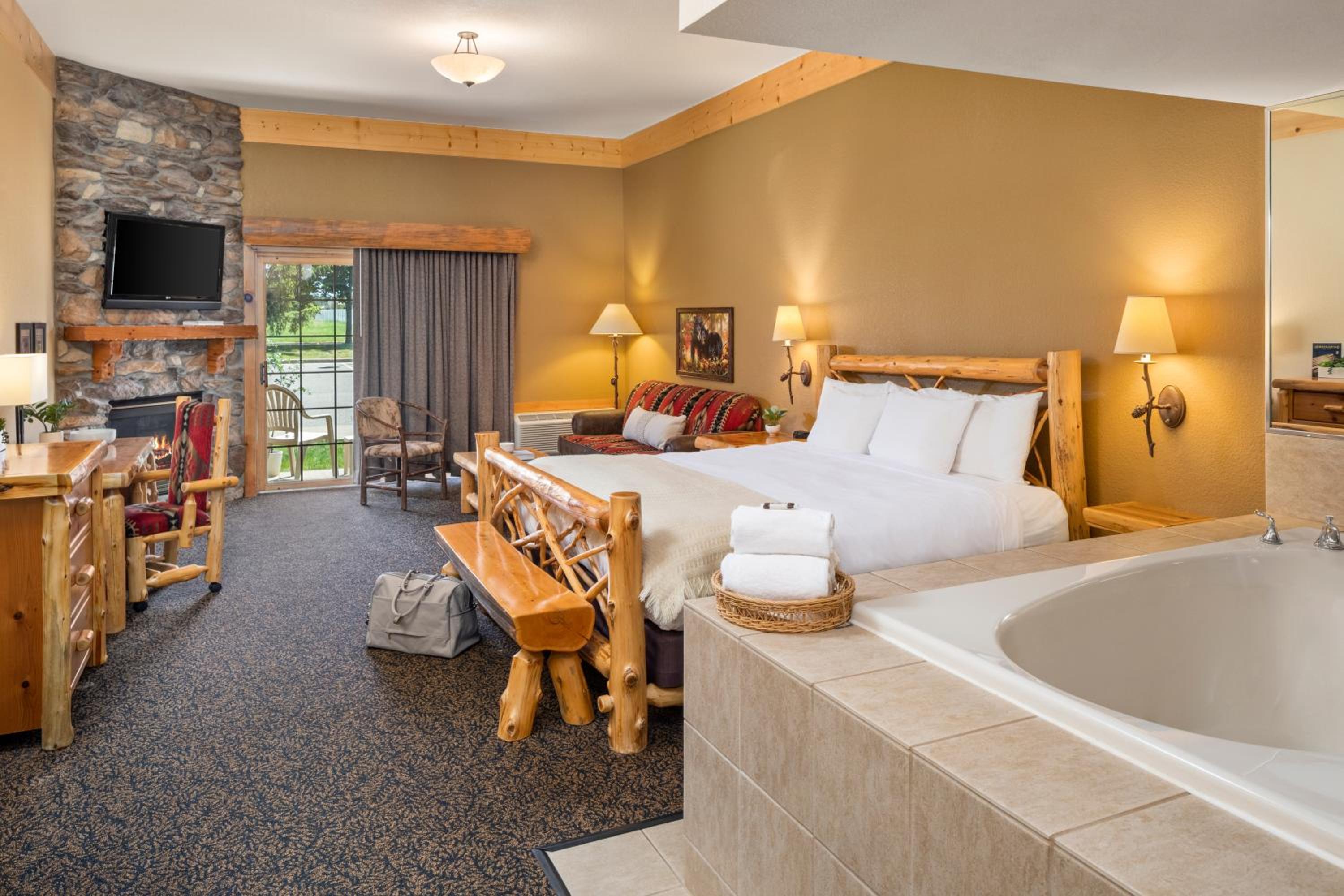 Suite with Hot Tub