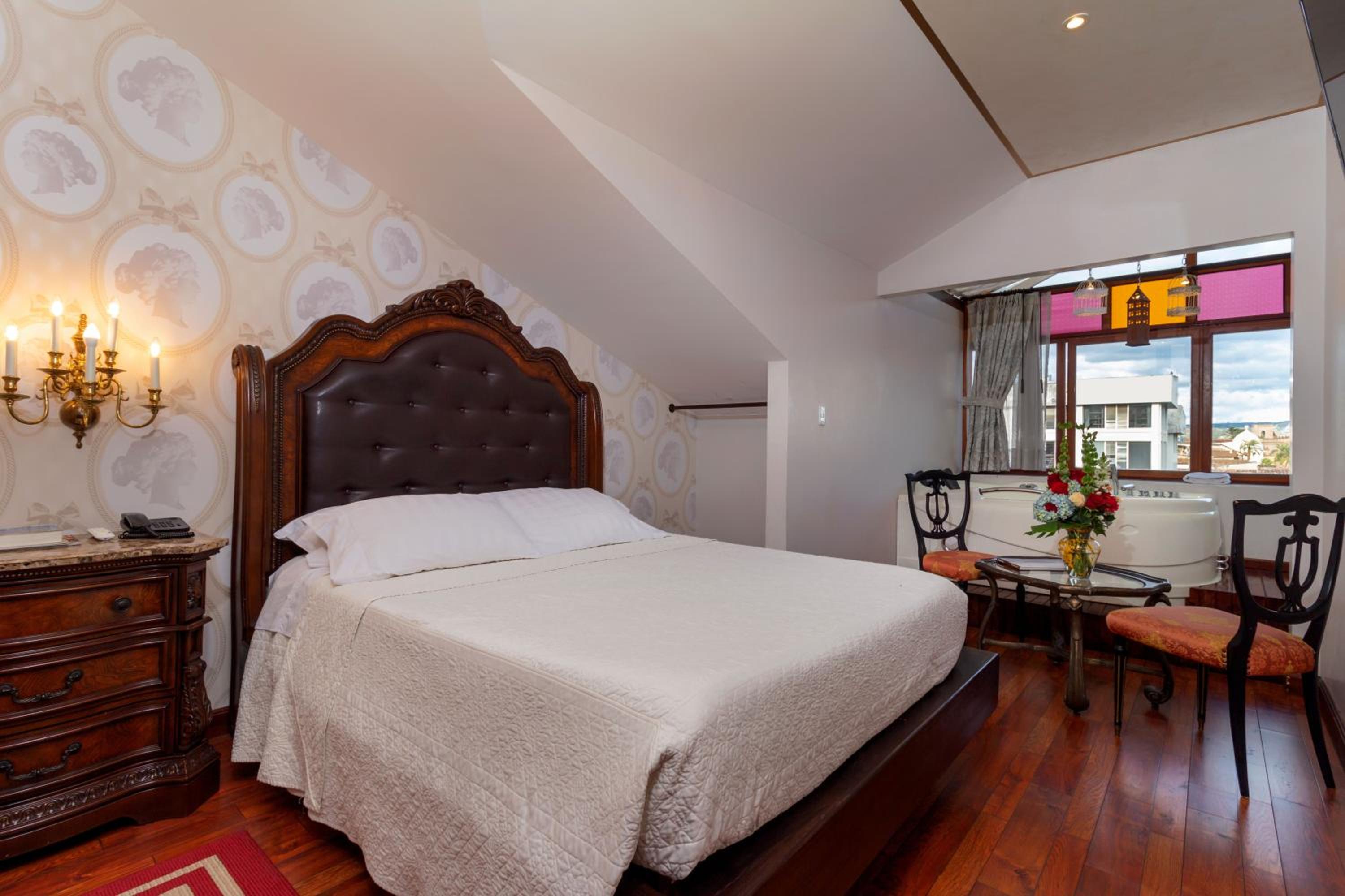 Deluxe Suite with Spa Bath photo 3