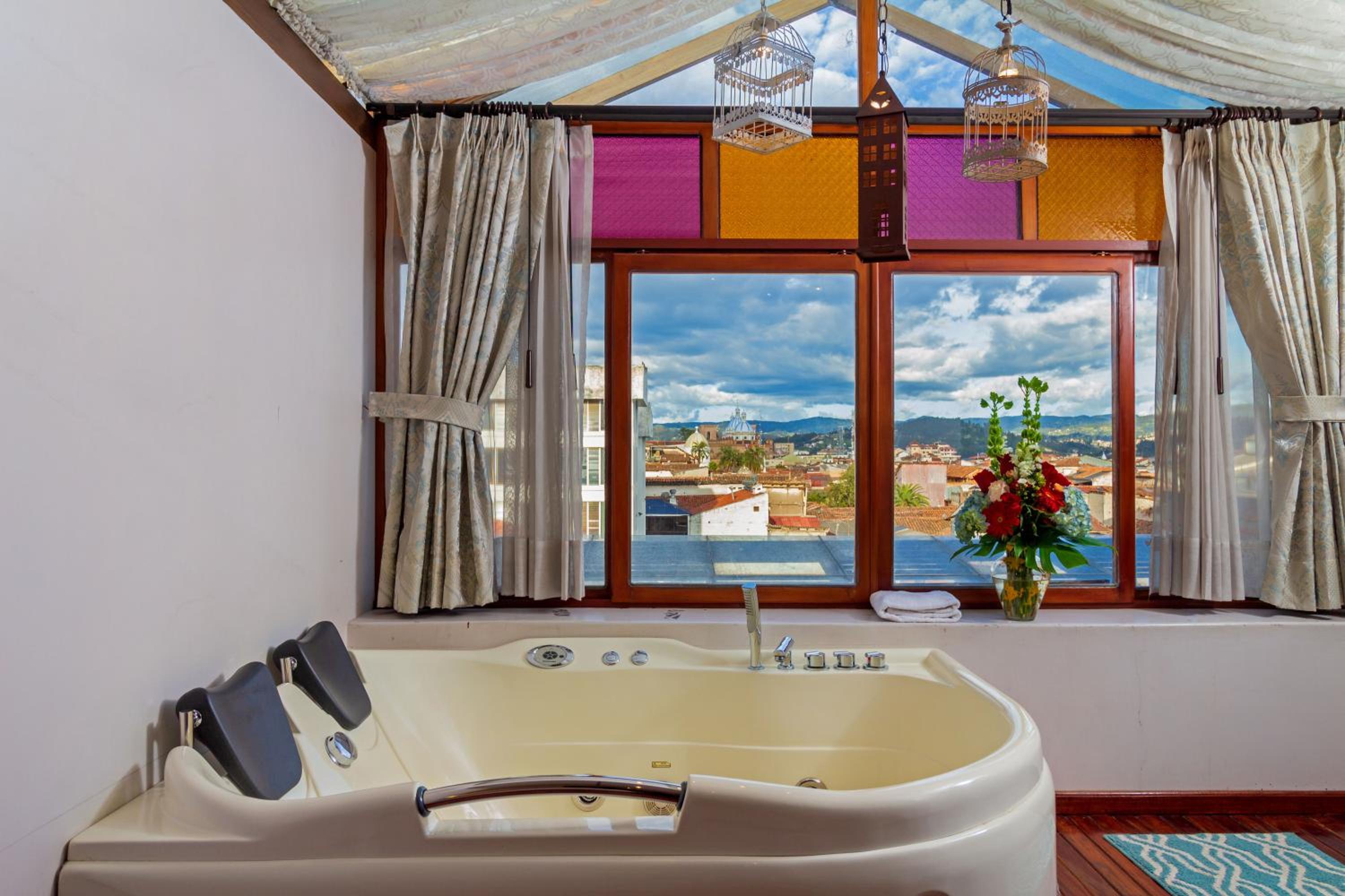 Deluxe Suite with Spa Bath photo 2