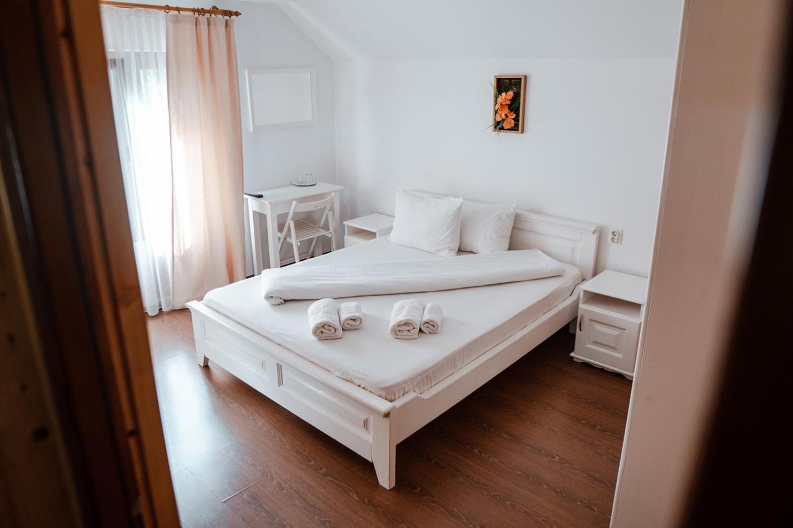 Double Room - Photo 6