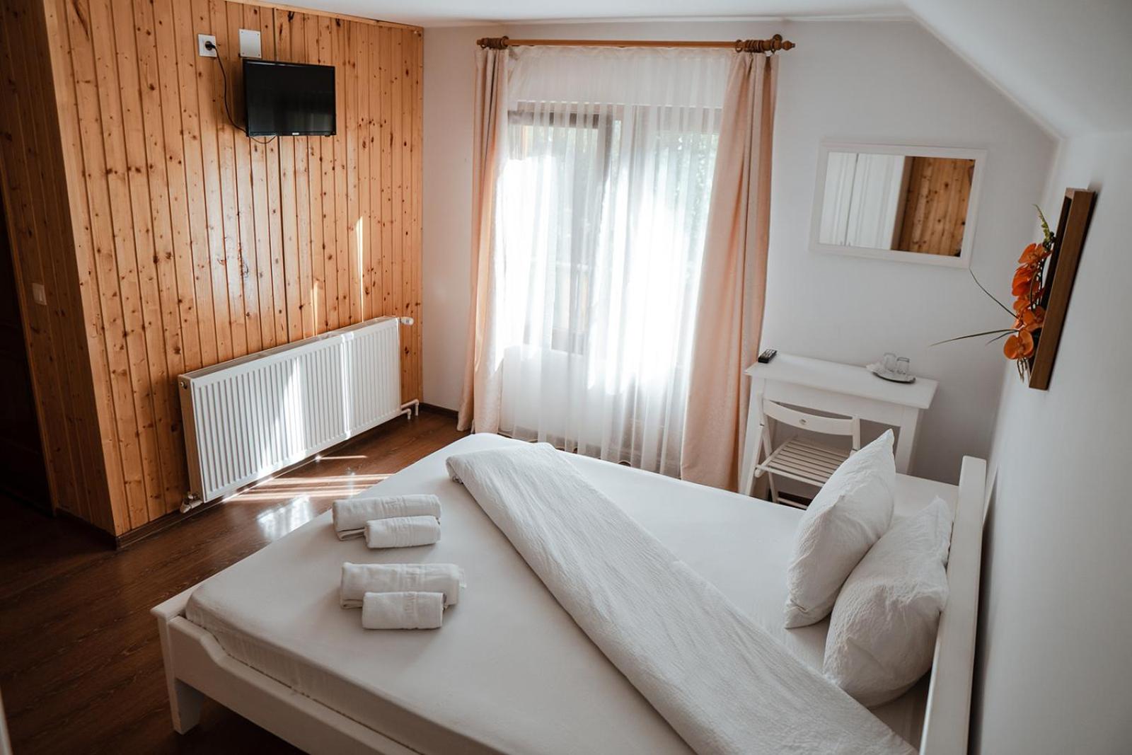 Double Room - Photo 3